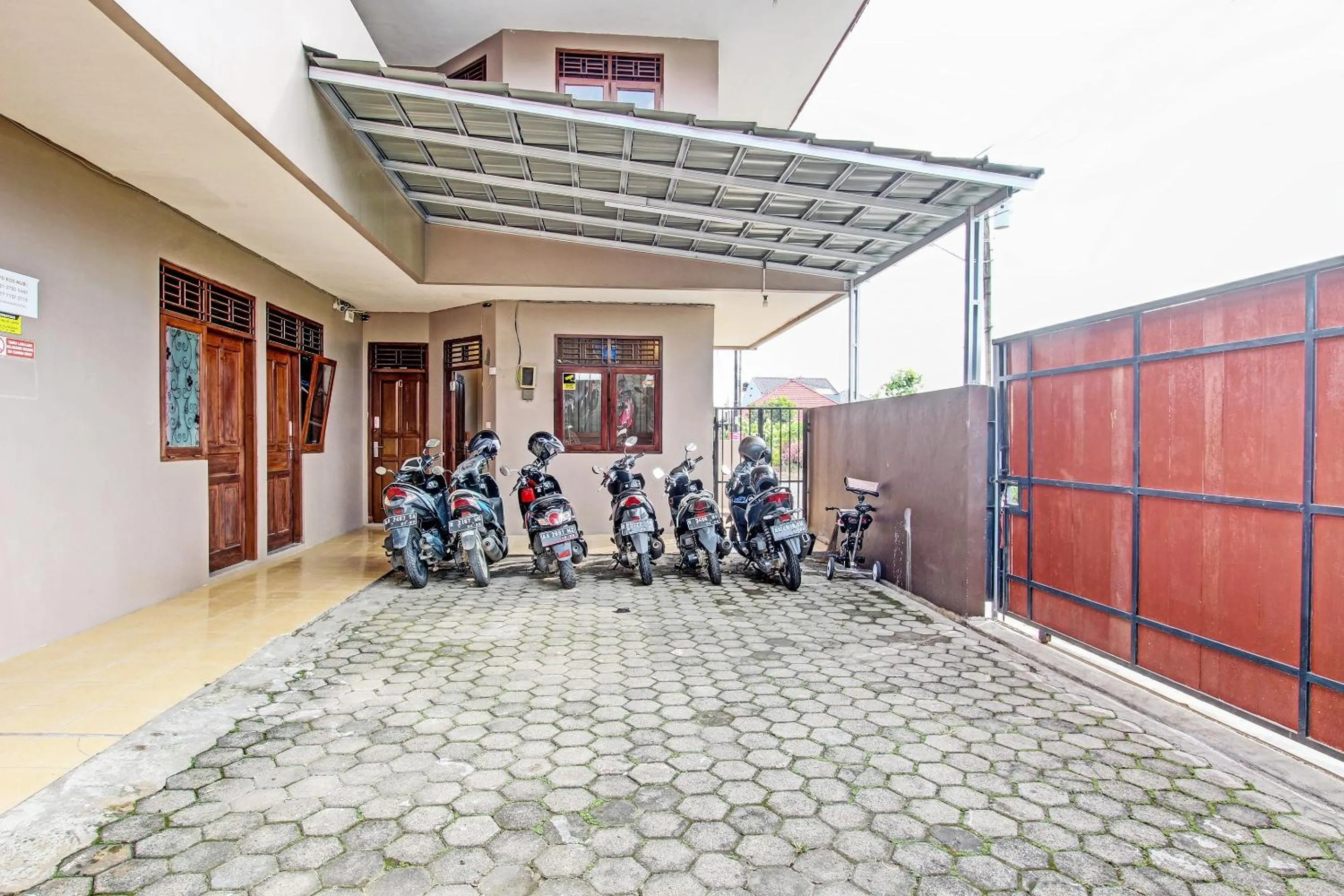 Lobby or reception in Hotel O Guest House Mustika Syariah Near alun alun kota purwokerto