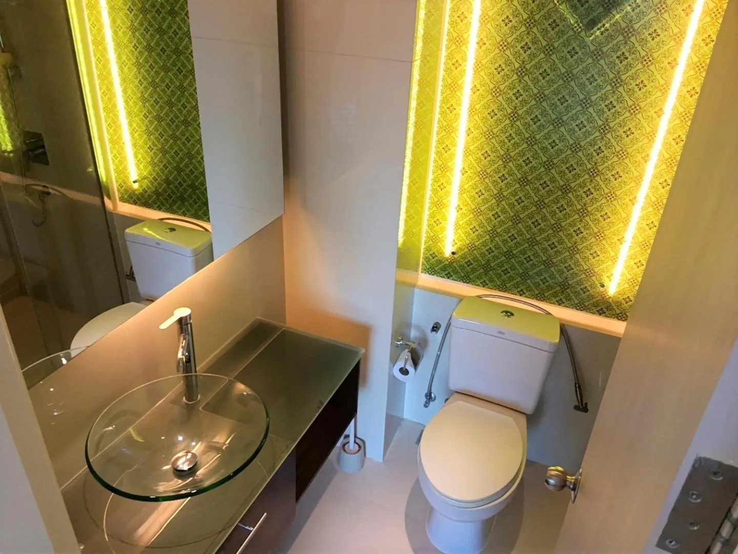 Shower in Grande Caribbean Condo Resort Pattaya