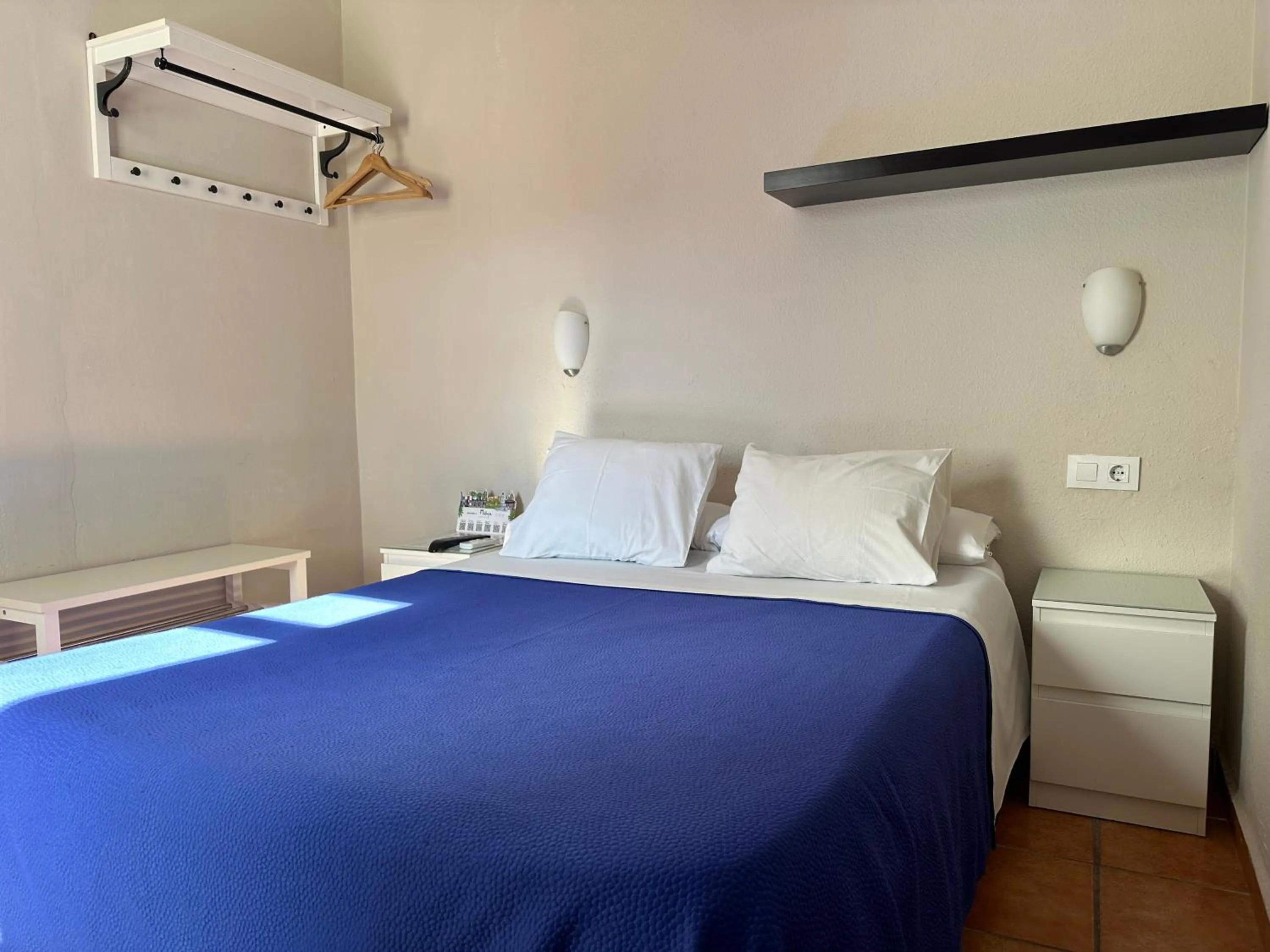 Bed in Hostal Moscatel