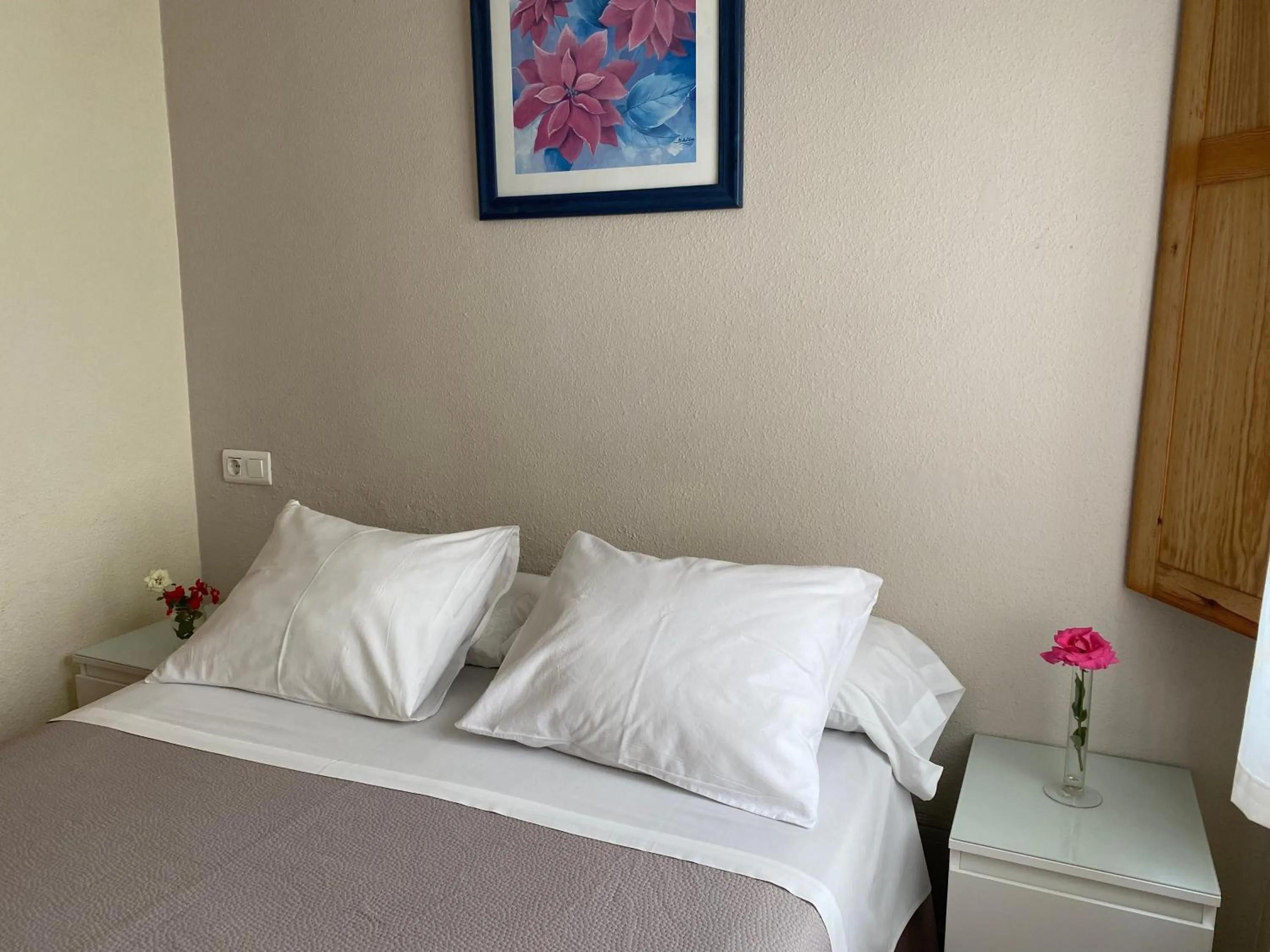 Bed in Hostal Moscatel