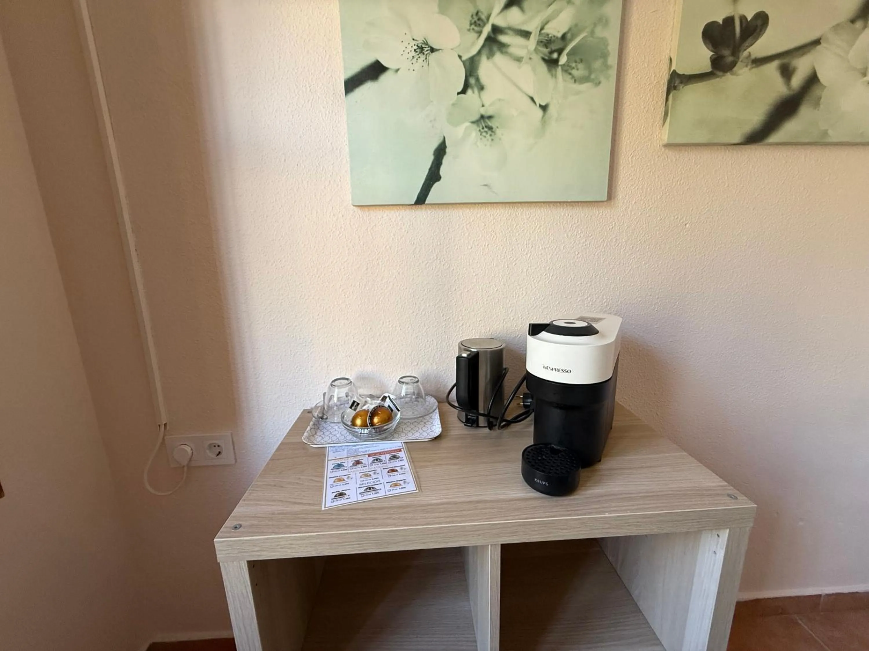 Coffee/tea facilities in Hostal Moscatel