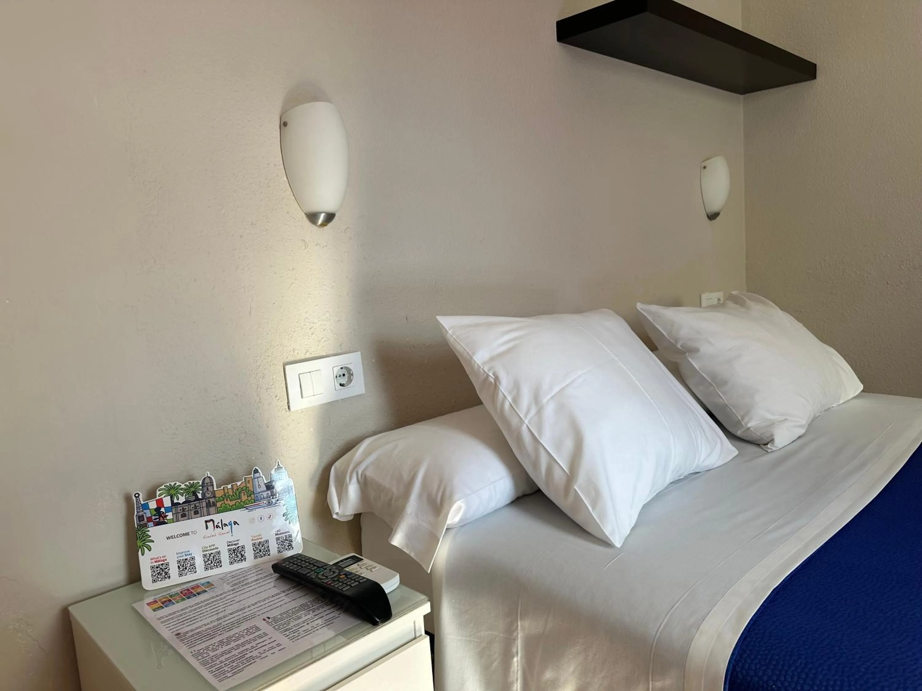 Bed in Hostal Moscatel