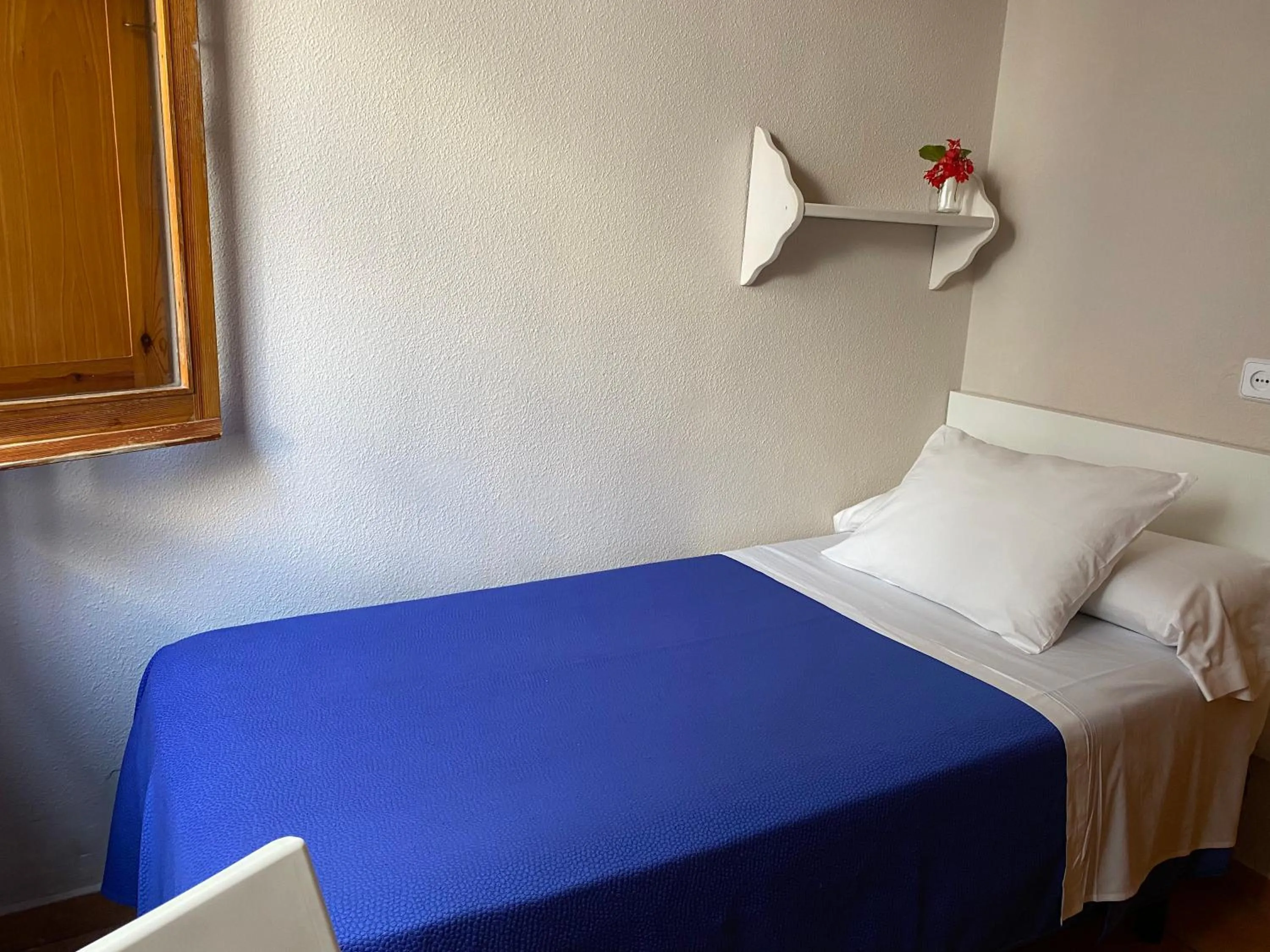 Bed in Hostal Moscatel