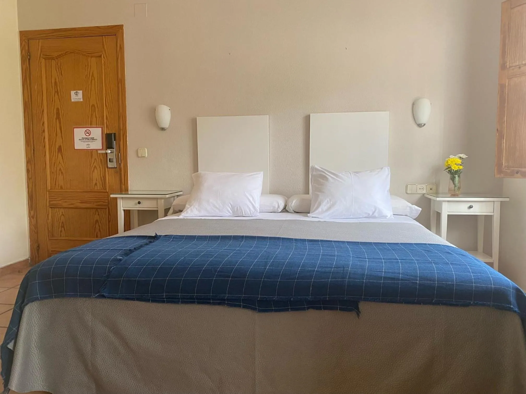 Bed in Hostal Moscatel