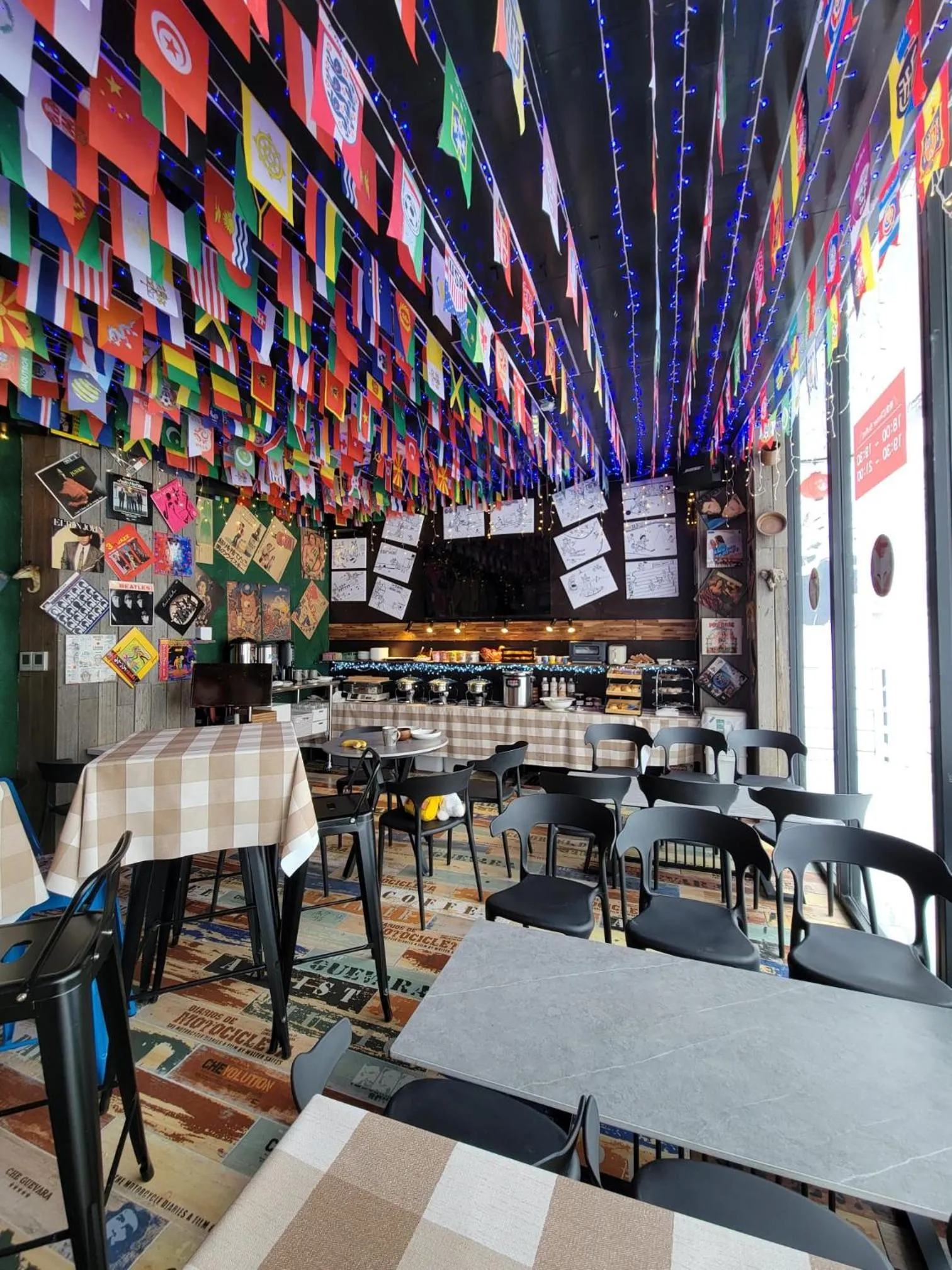 Restaurant/places to eat in Q FOX BLACK DIAMOND HOTEL