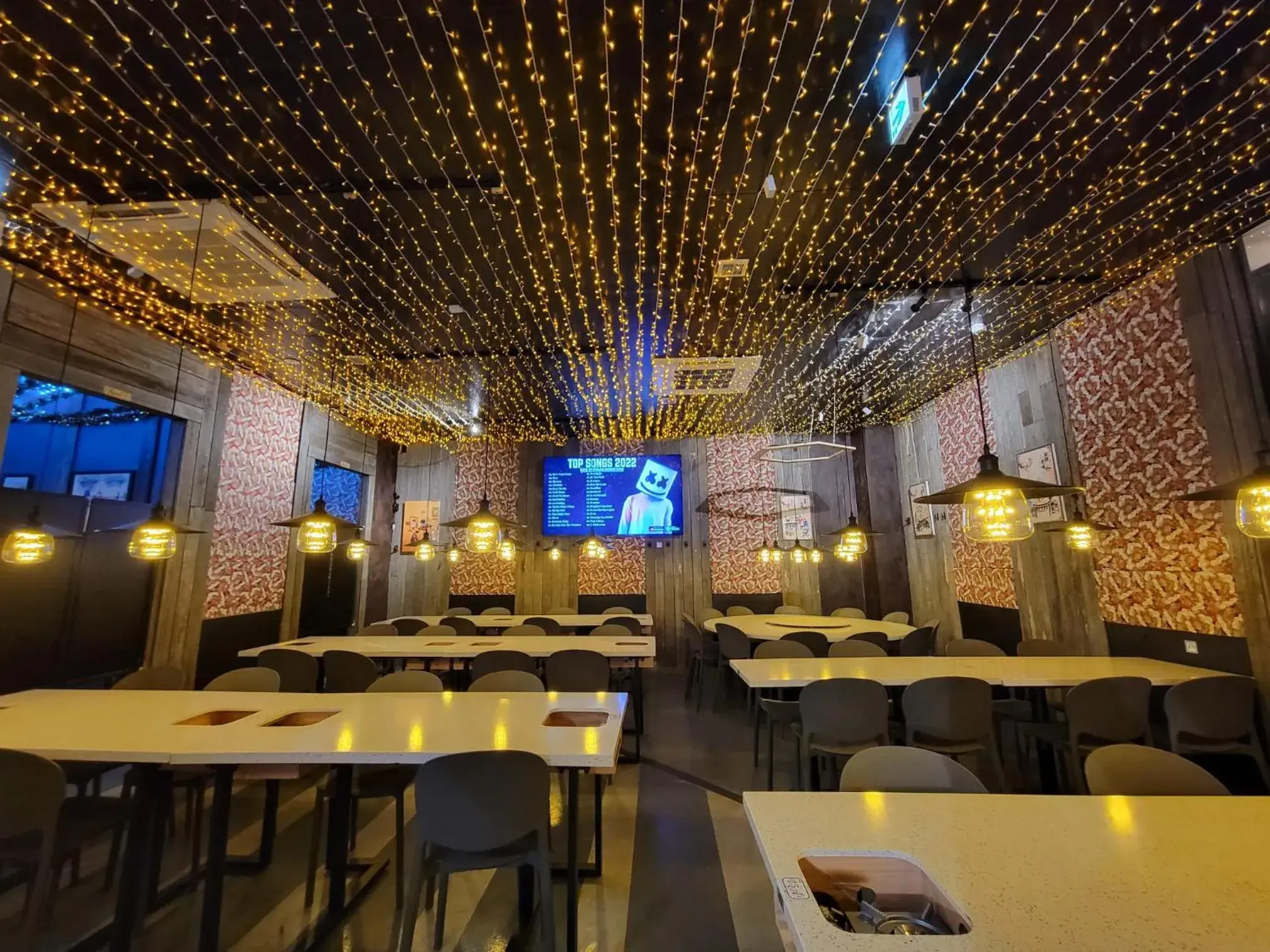 Restaurant/places to eat in Q FOX BLACK DIAMOND HOTEL Restaurant/places to eat in Q FOX BLACK DIAMOND HOTEL