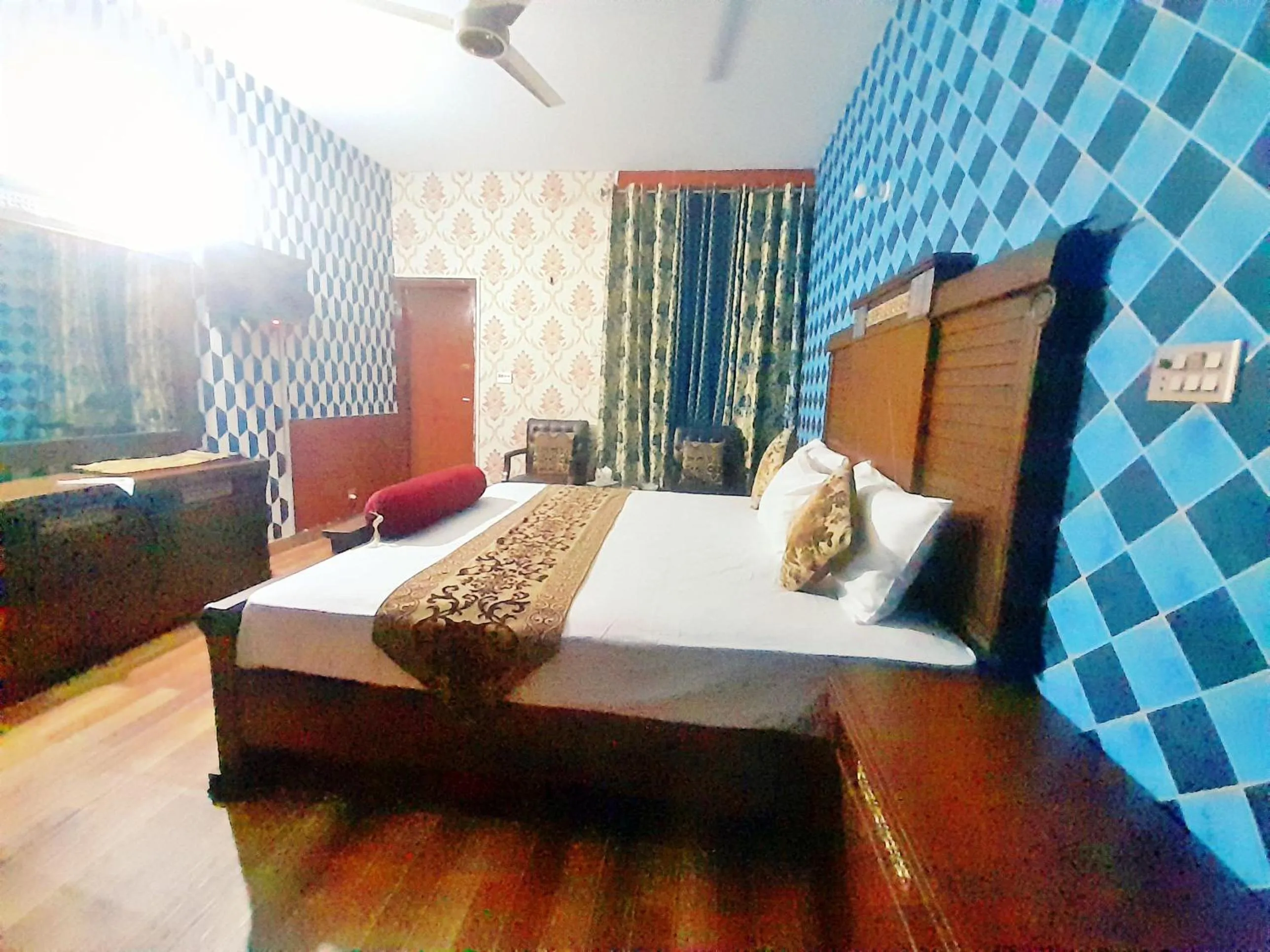 Bed in Hotel Rose One Lahore