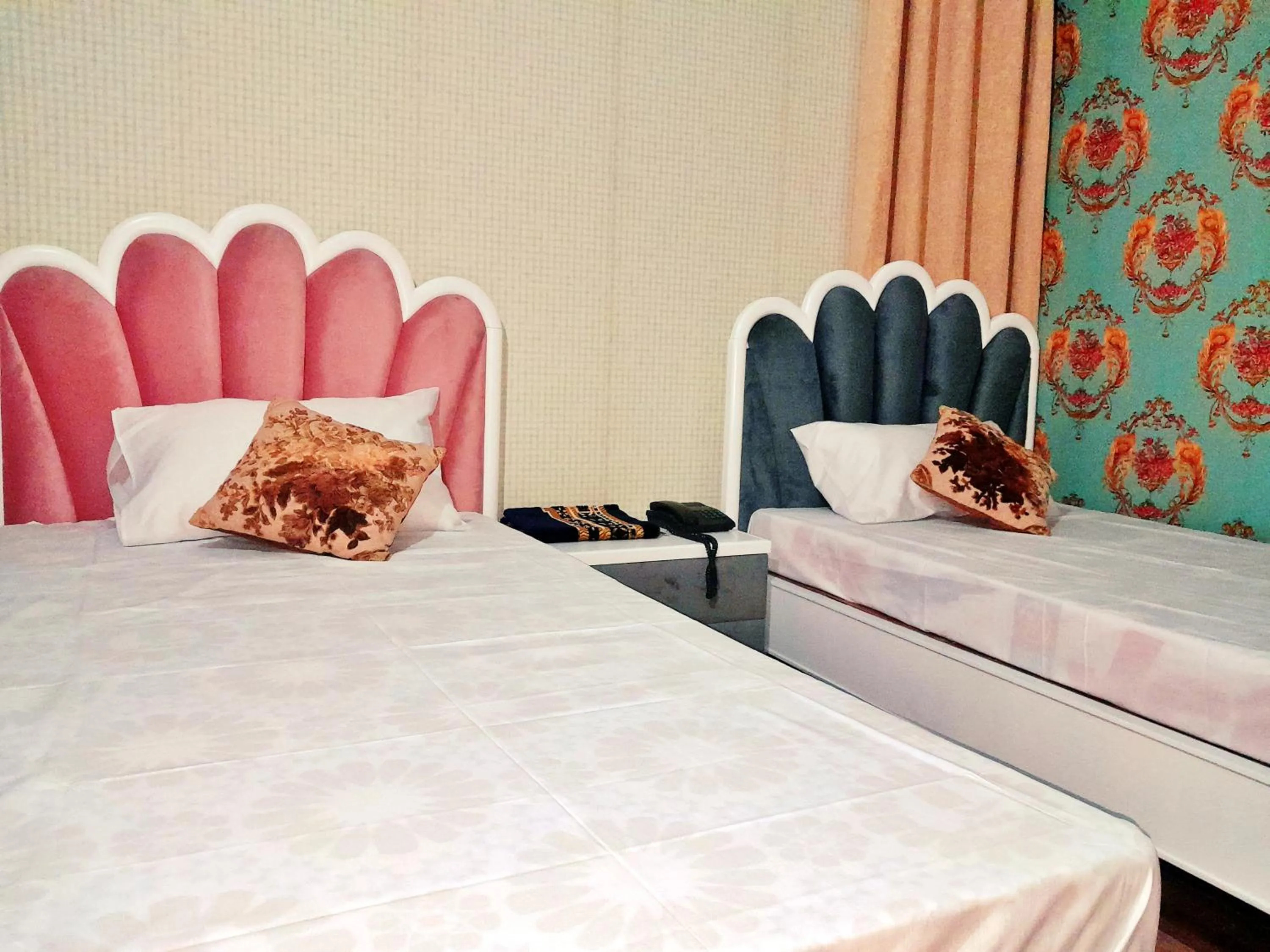 Bed in Hotel Rose One Lahore