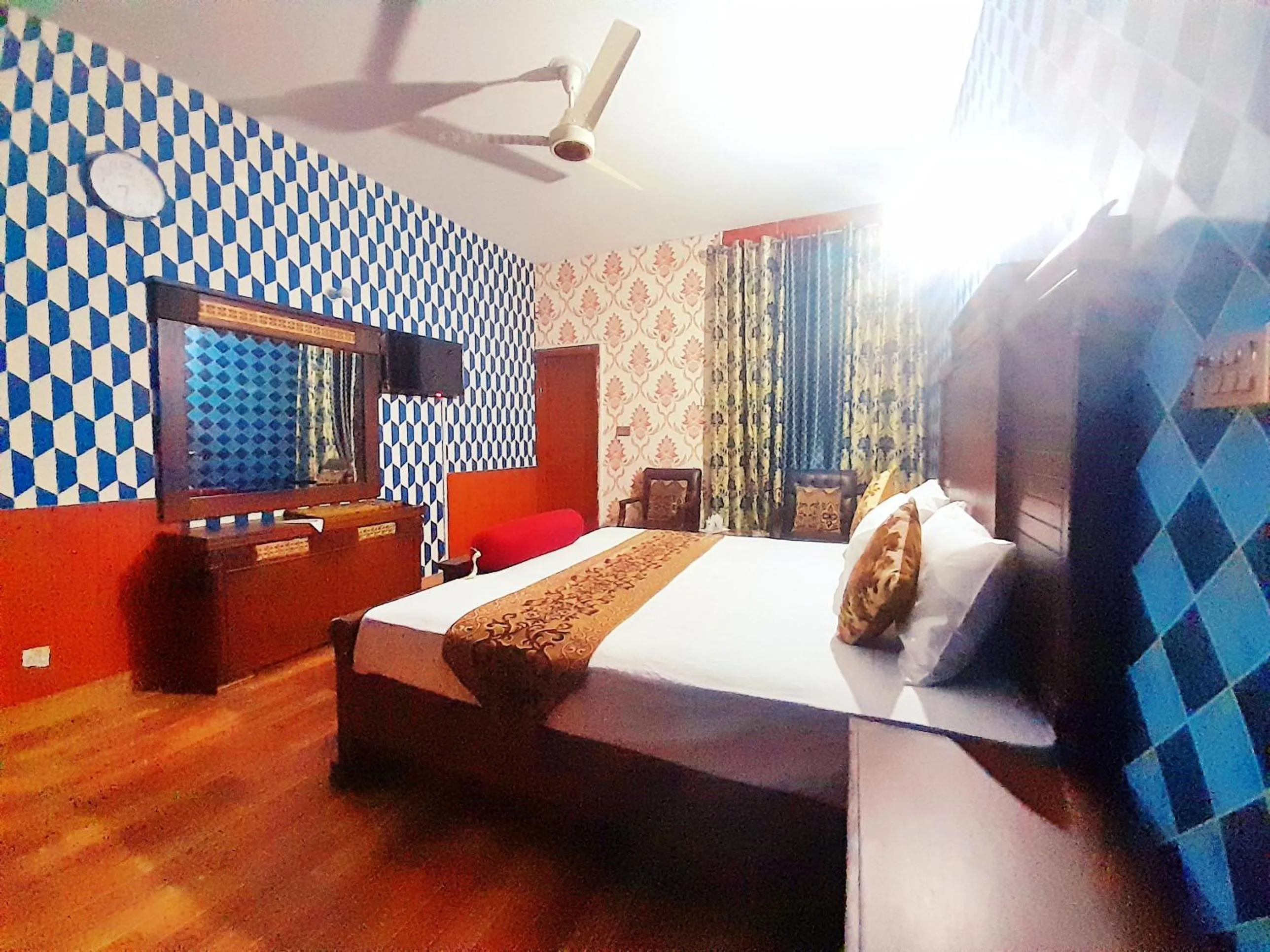 Bed in Hotel Rose One Lahore