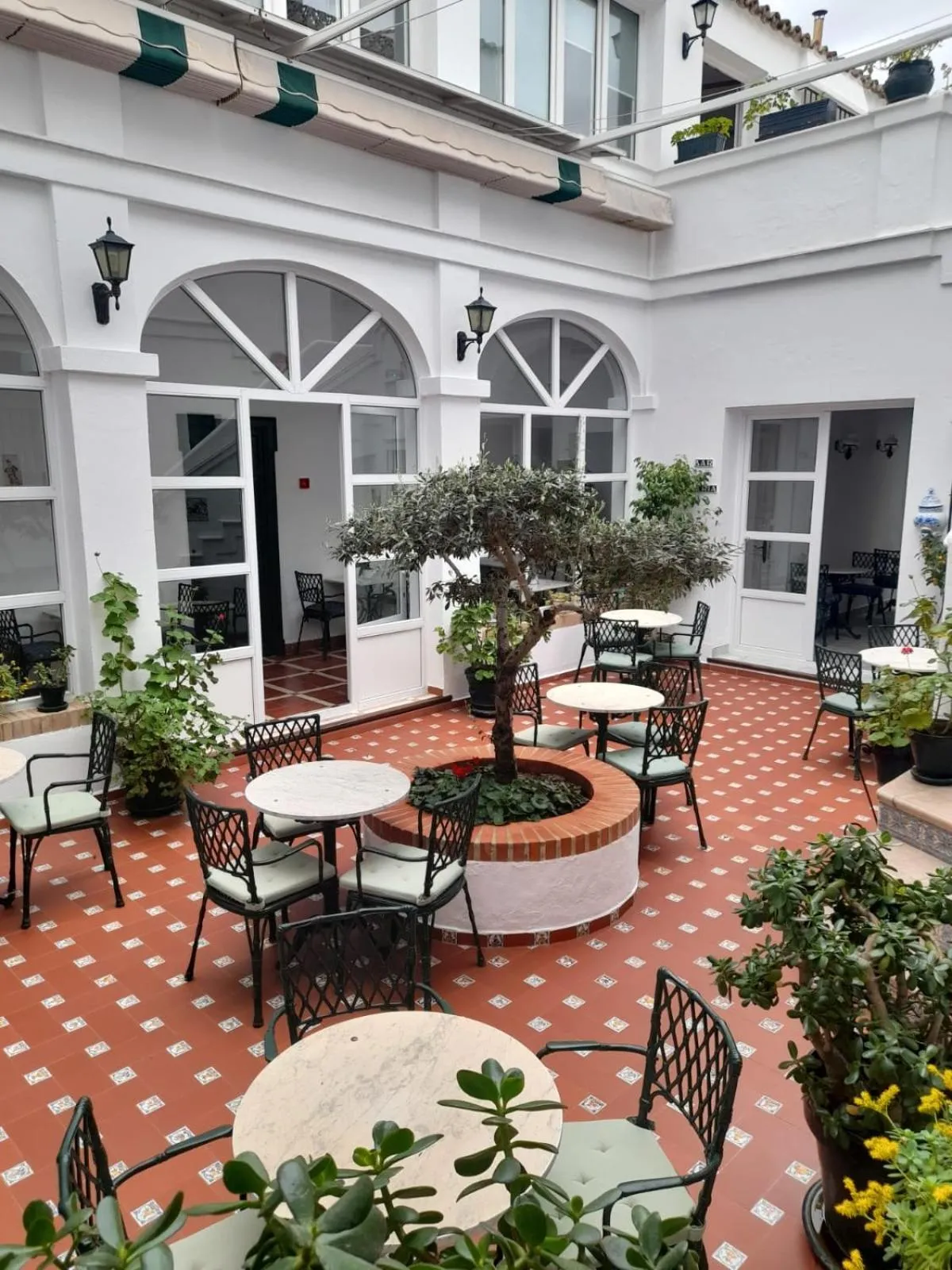 Property building in Hotel Los Olivos