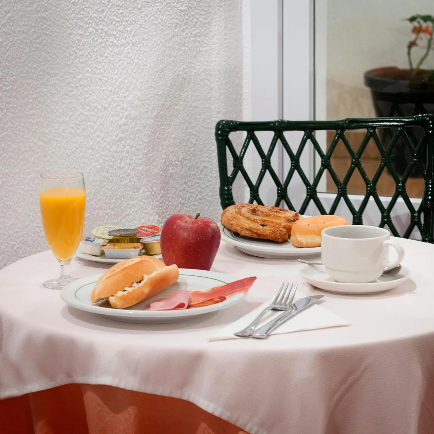 Breakfast in Hotel Los Olivos