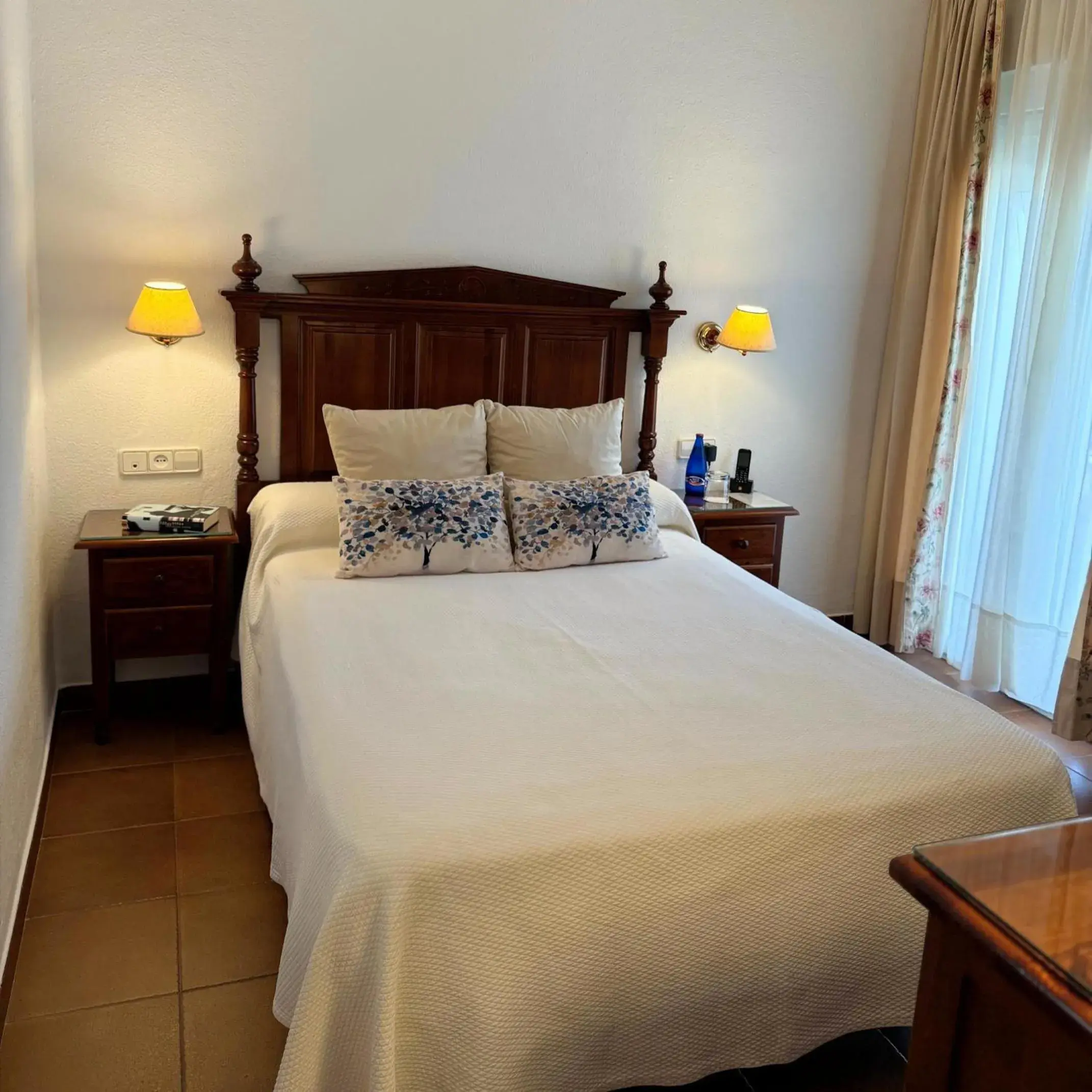 Decorative detail, Bed in Hotel Los Olivos Decorative detail, Bed in Hotel Los Olivos