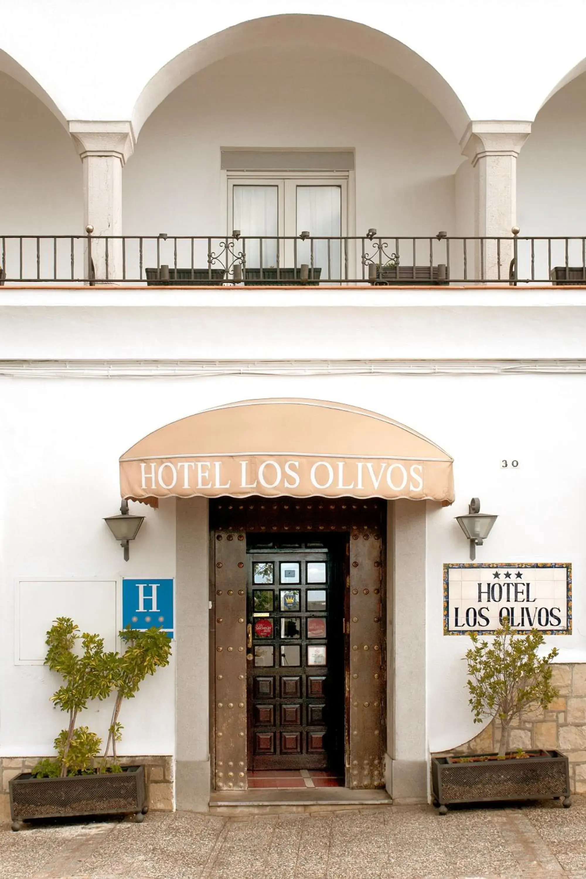 Facade/entrance in Hotel Los Olivos Facade/entrance in Hotel Los Olivos