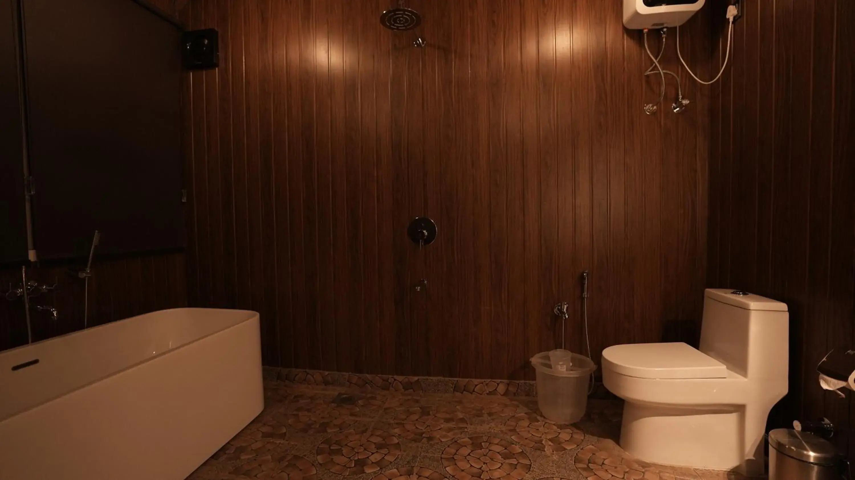 Toilet in Prive by Whiteflower Toilet in Prive by Whiteflower