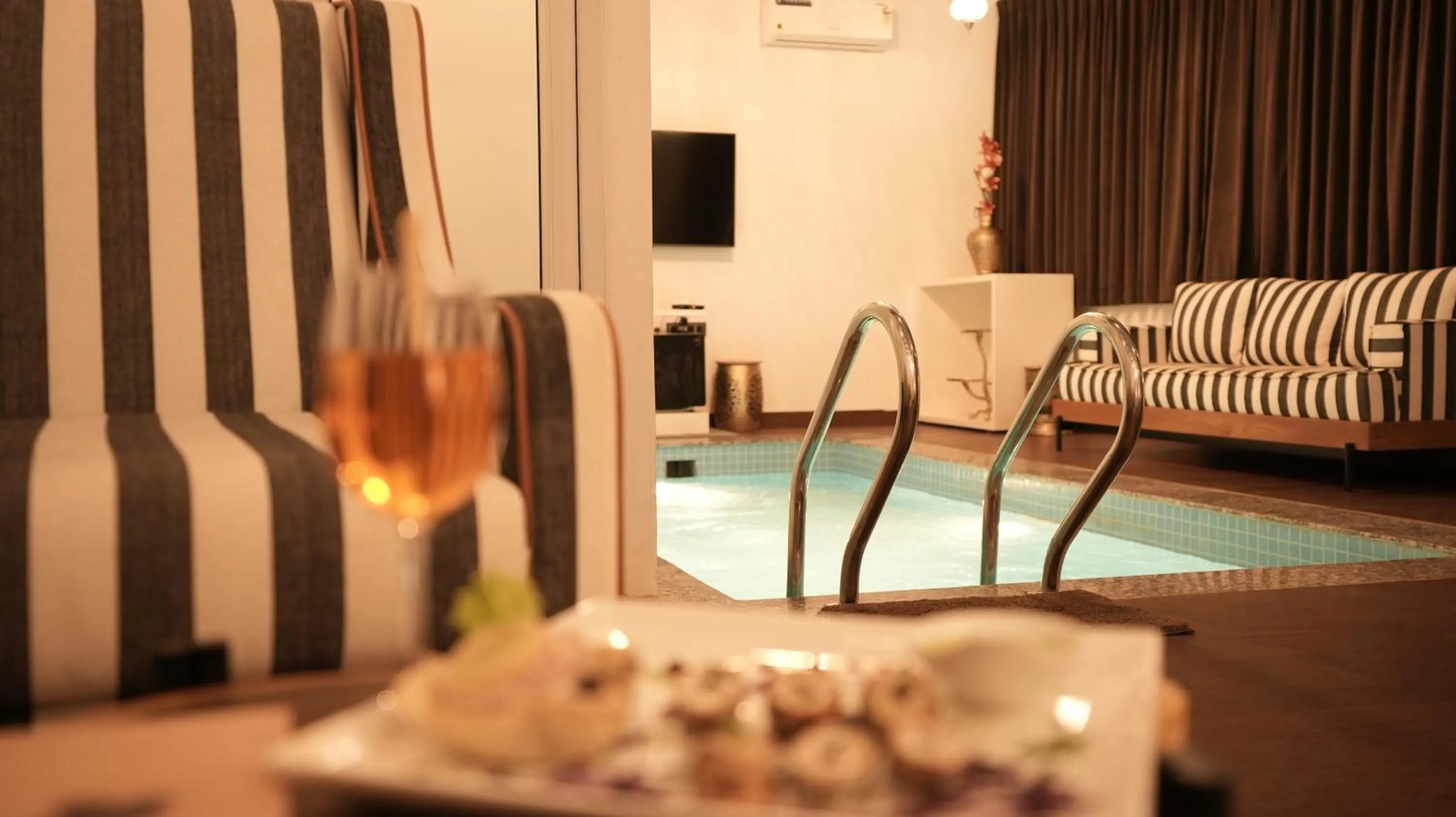 Communal lounge/ TV room in Prive by Whiteflower