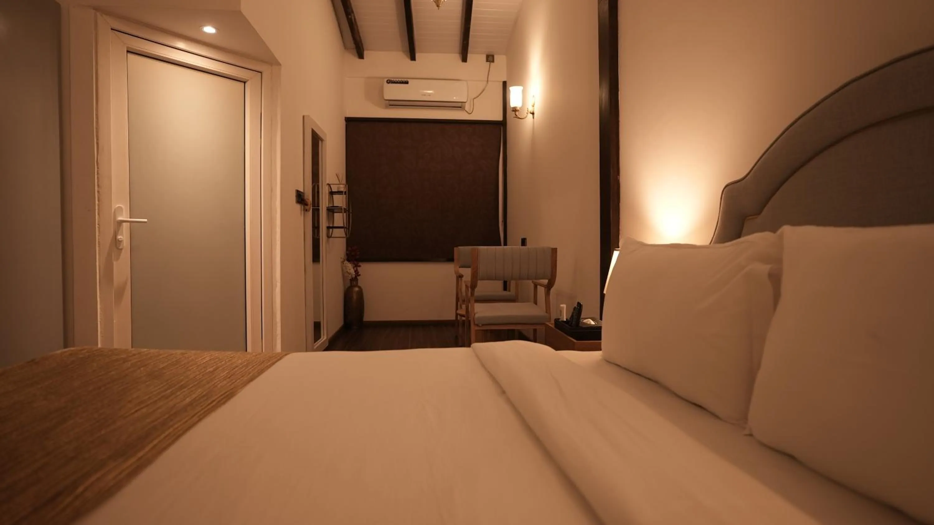 Bed in Prive by Whiteflower