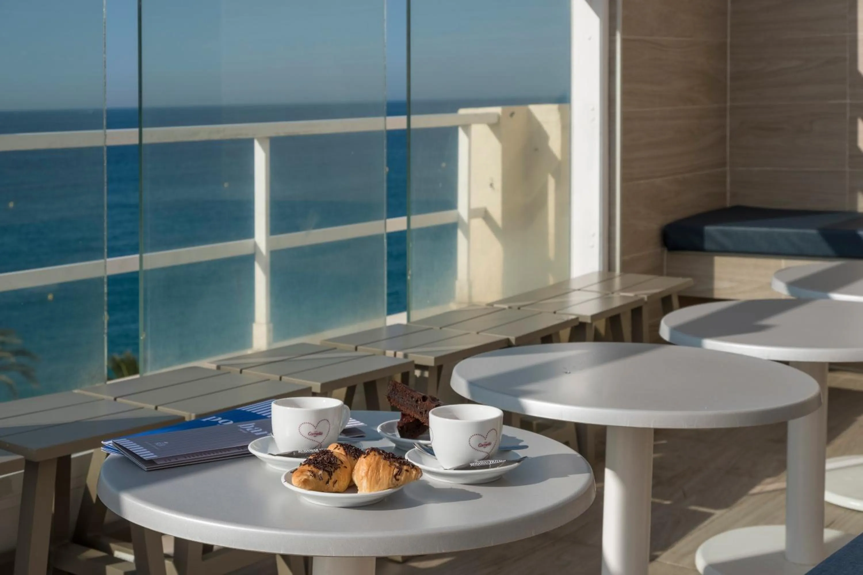 Restaurant/places to eat in Rosamar Maritim 4*