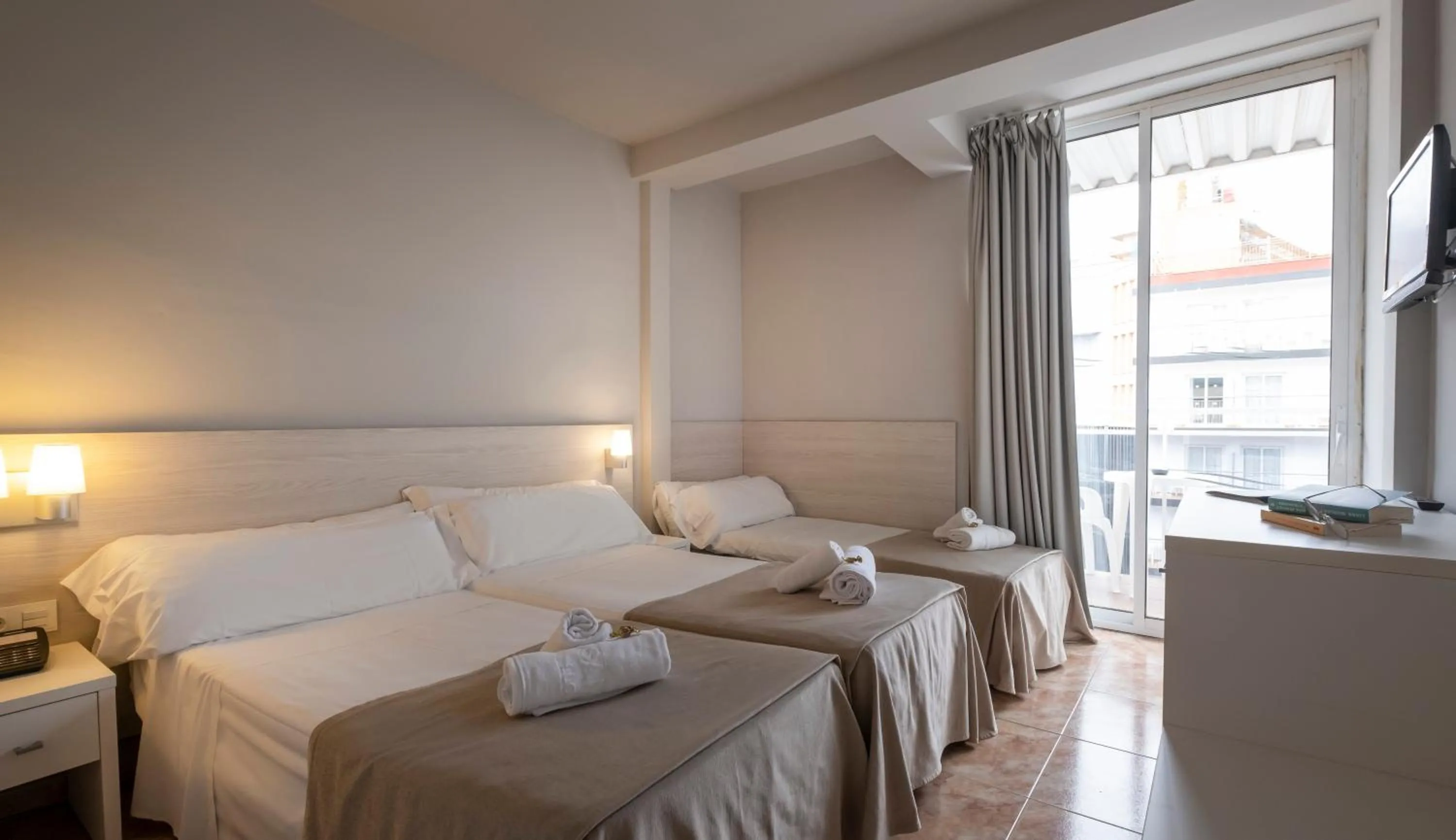 Photo of the whole room, Bed in Rosamar Maritim 4*