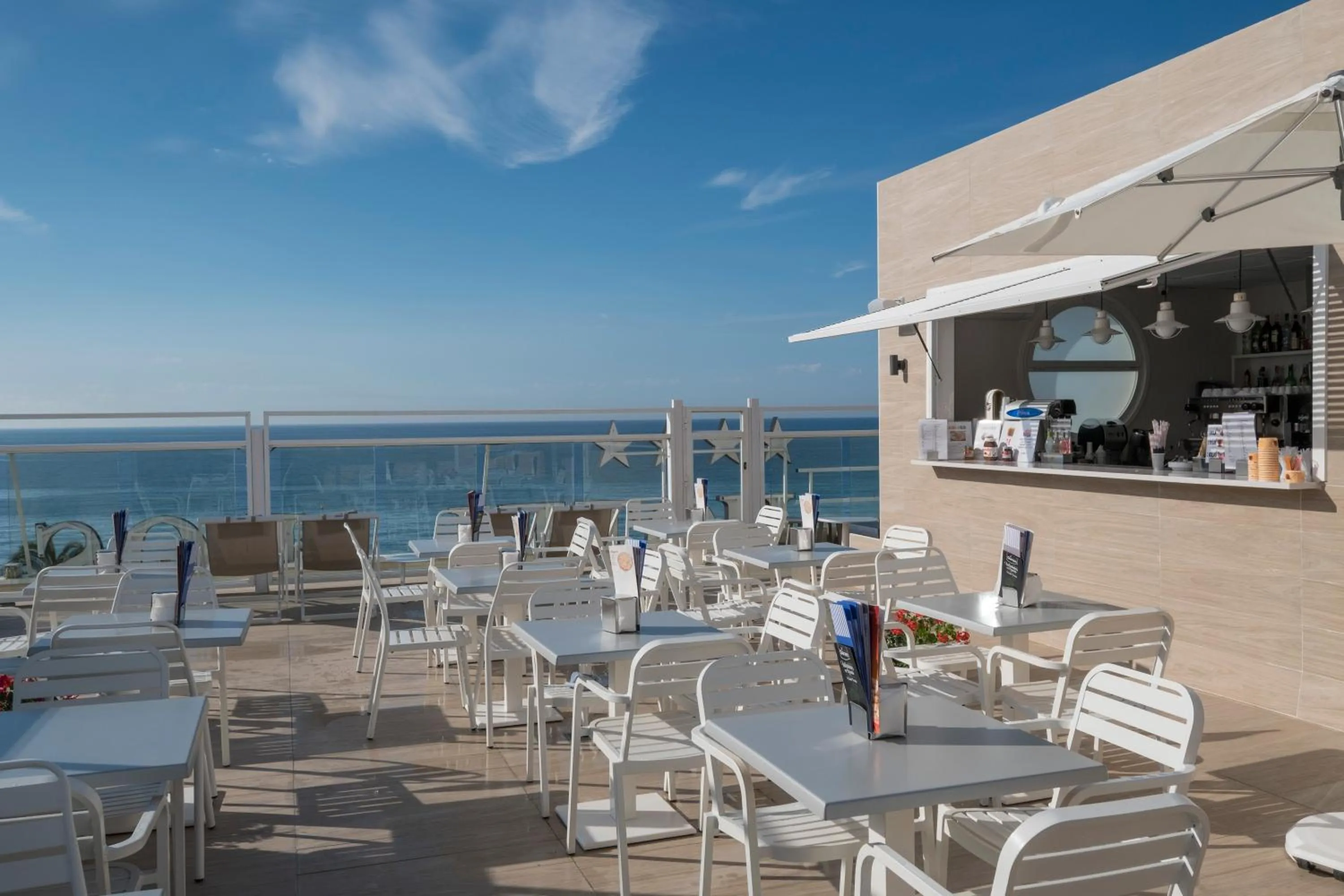 Restaurant/places to eat in Rosamar Maritim 4*