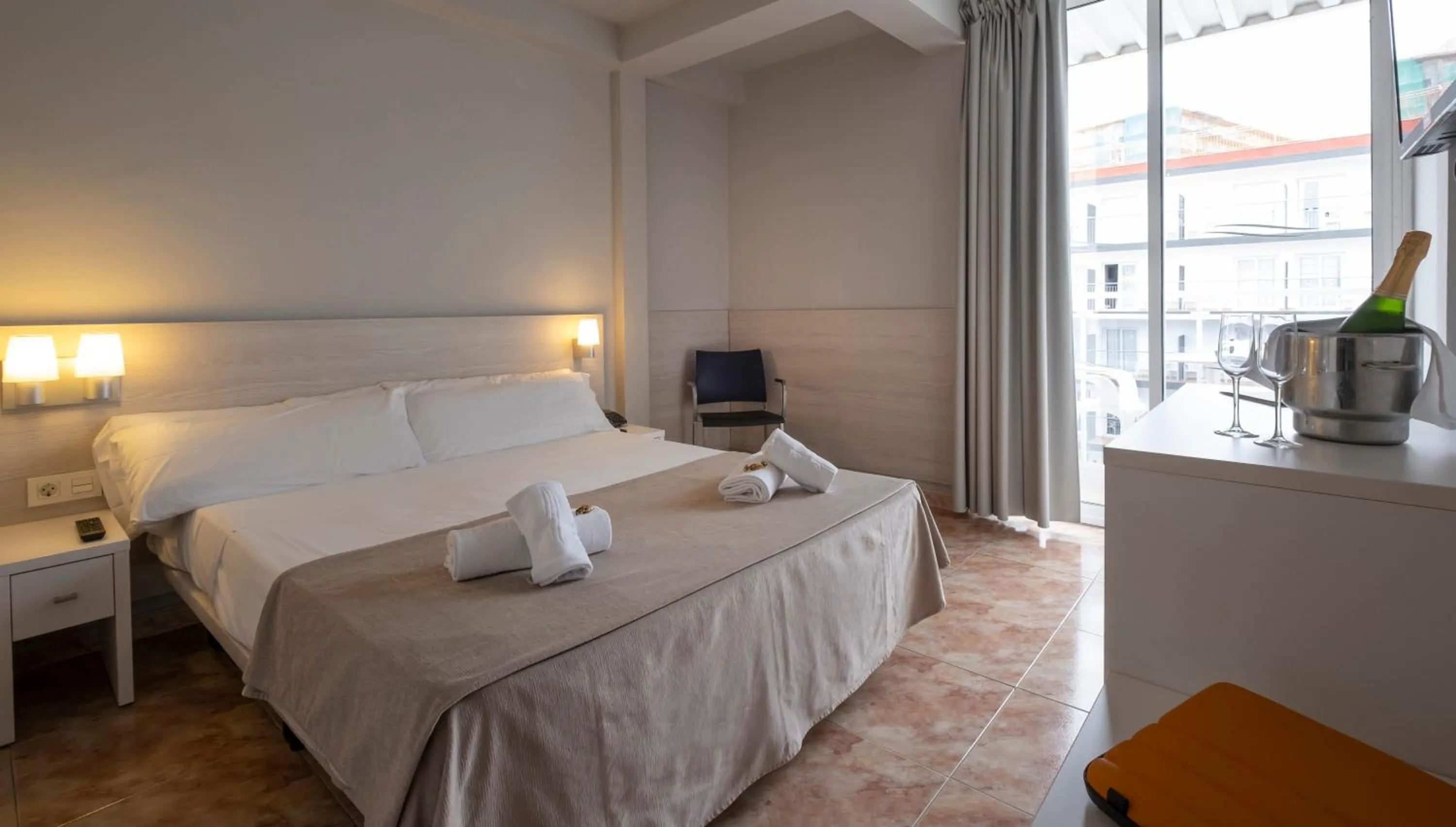 Photo of the whole room, Bed in Rosamar Maritim 4*