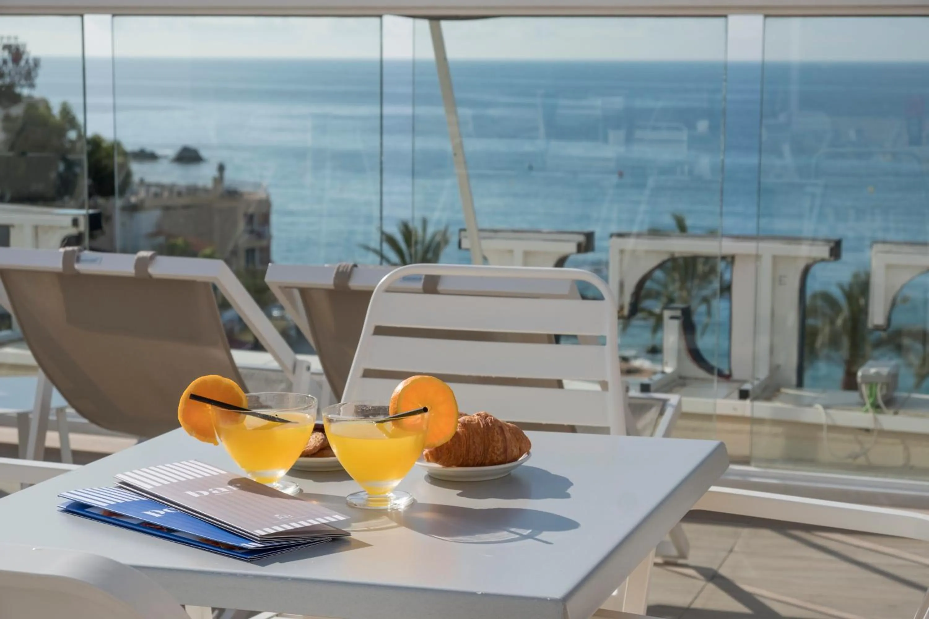 Restaurant/places to eat in Rosamar Maritim 4*