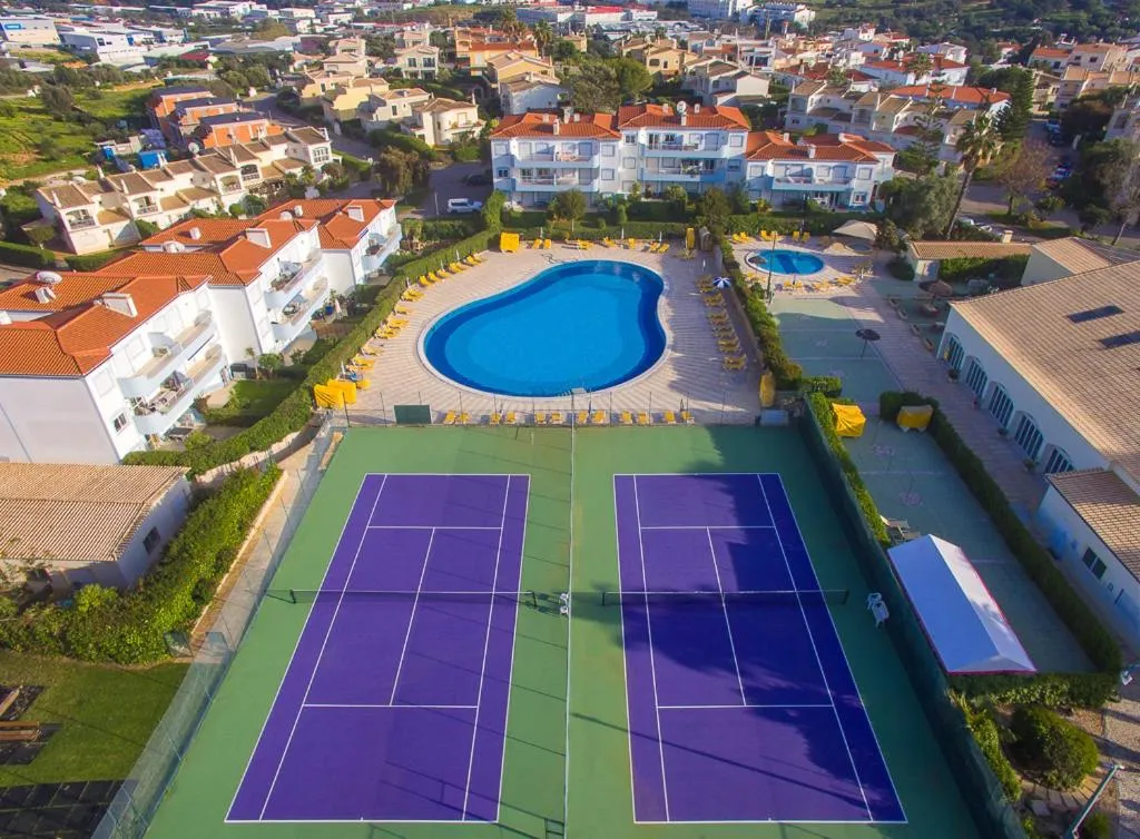 Pool View 2 bedroom 1st floor apartment, Oasis Parque near Alvor AT14
