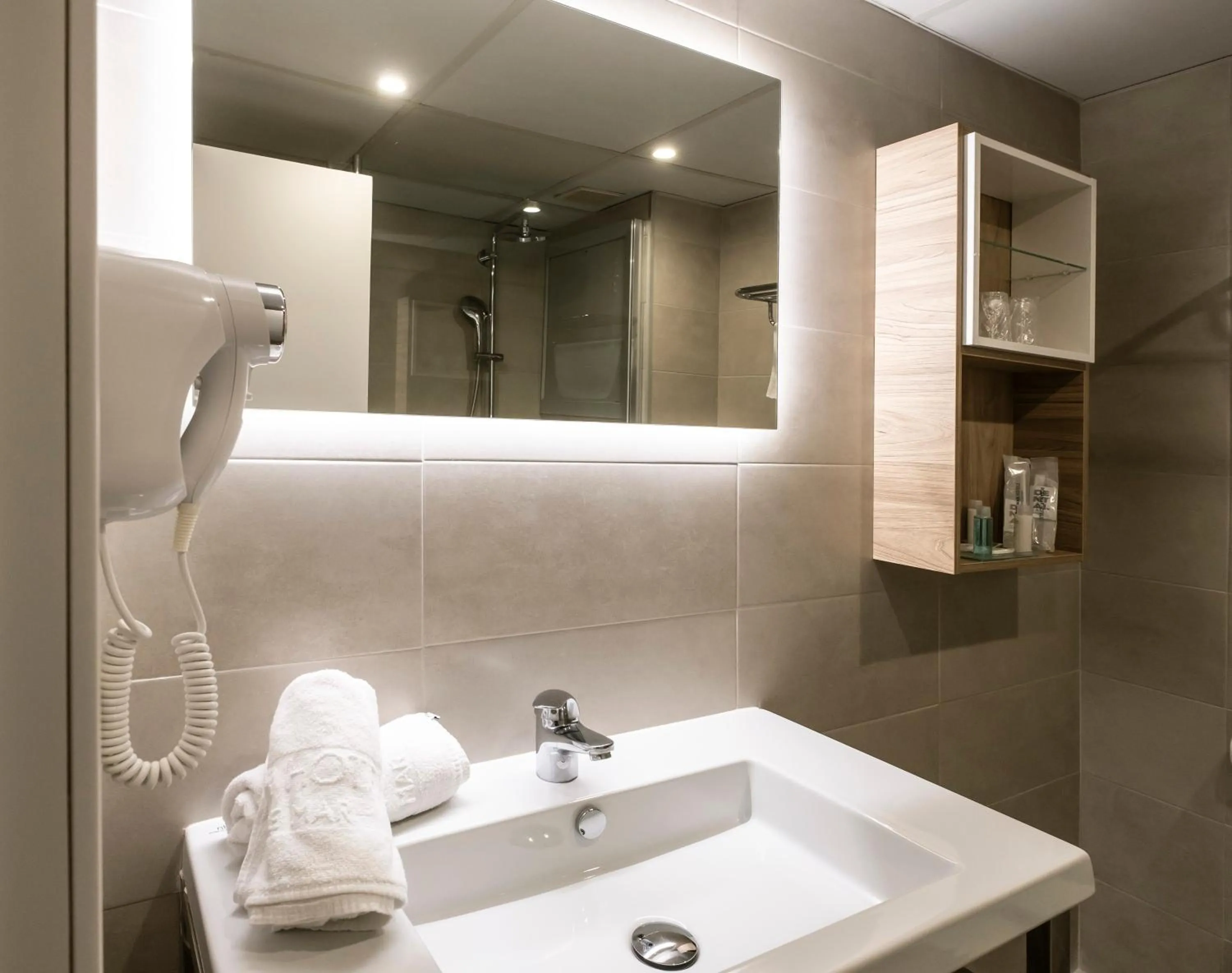 Bathroom in Hotel Rosamar Garden Resort 4*