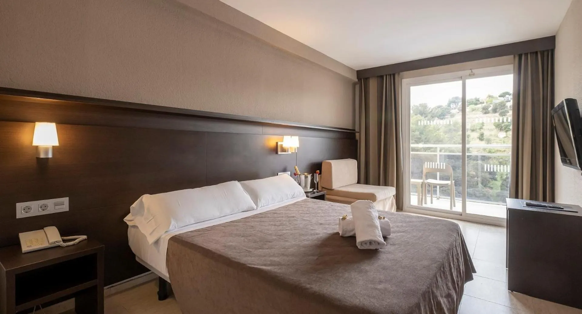 Bedroom, Bed in Hotel Rosamar Garden Resort 4*