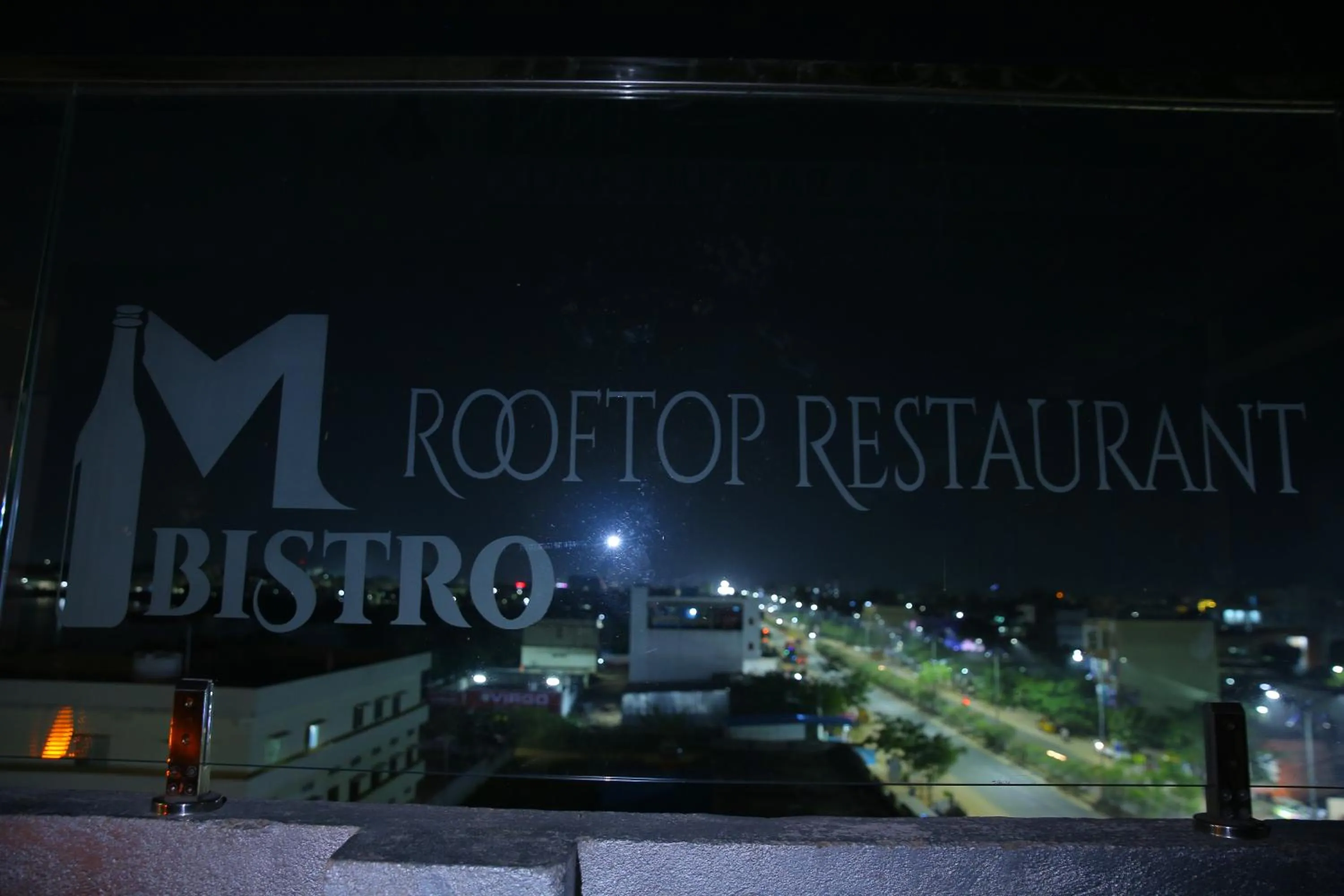 Restaurant/places to eat in Hotel Maruthi Inn