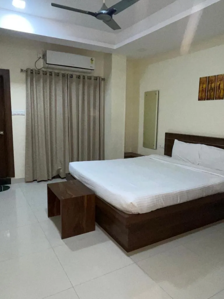 Bed in Hotel Maruthi Inn