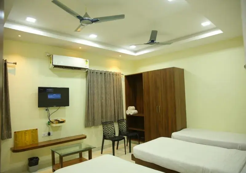 Triple Room in Hotel Maruthi Inn Triple Room in Hotel Maruthi Inn