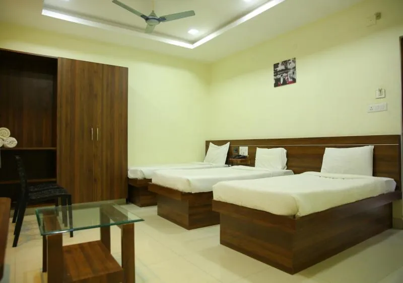 Bedroom, Bed in Hotel Maruthi Inn