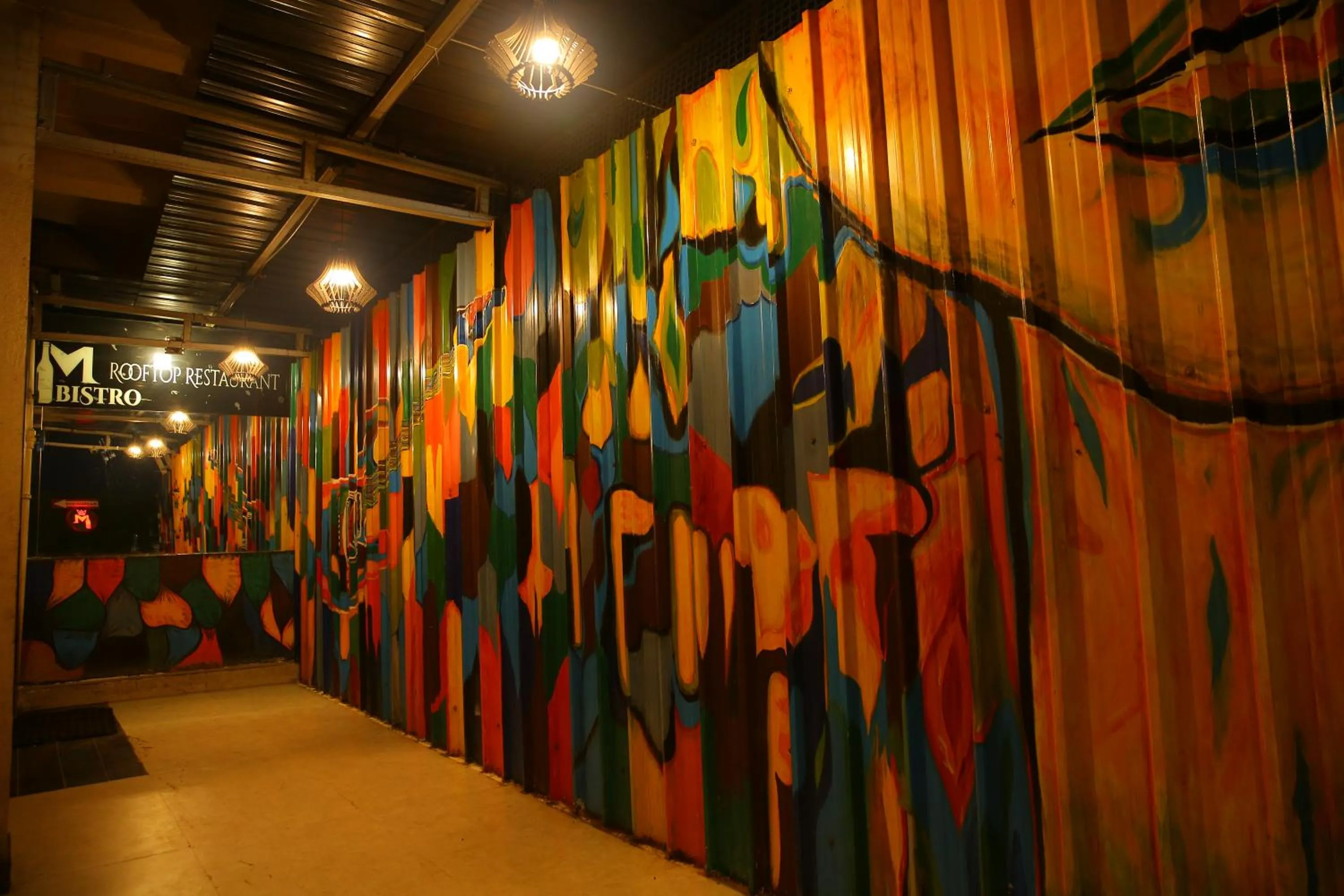 Restaurant/places to eat in Hotel Maruthi Inn