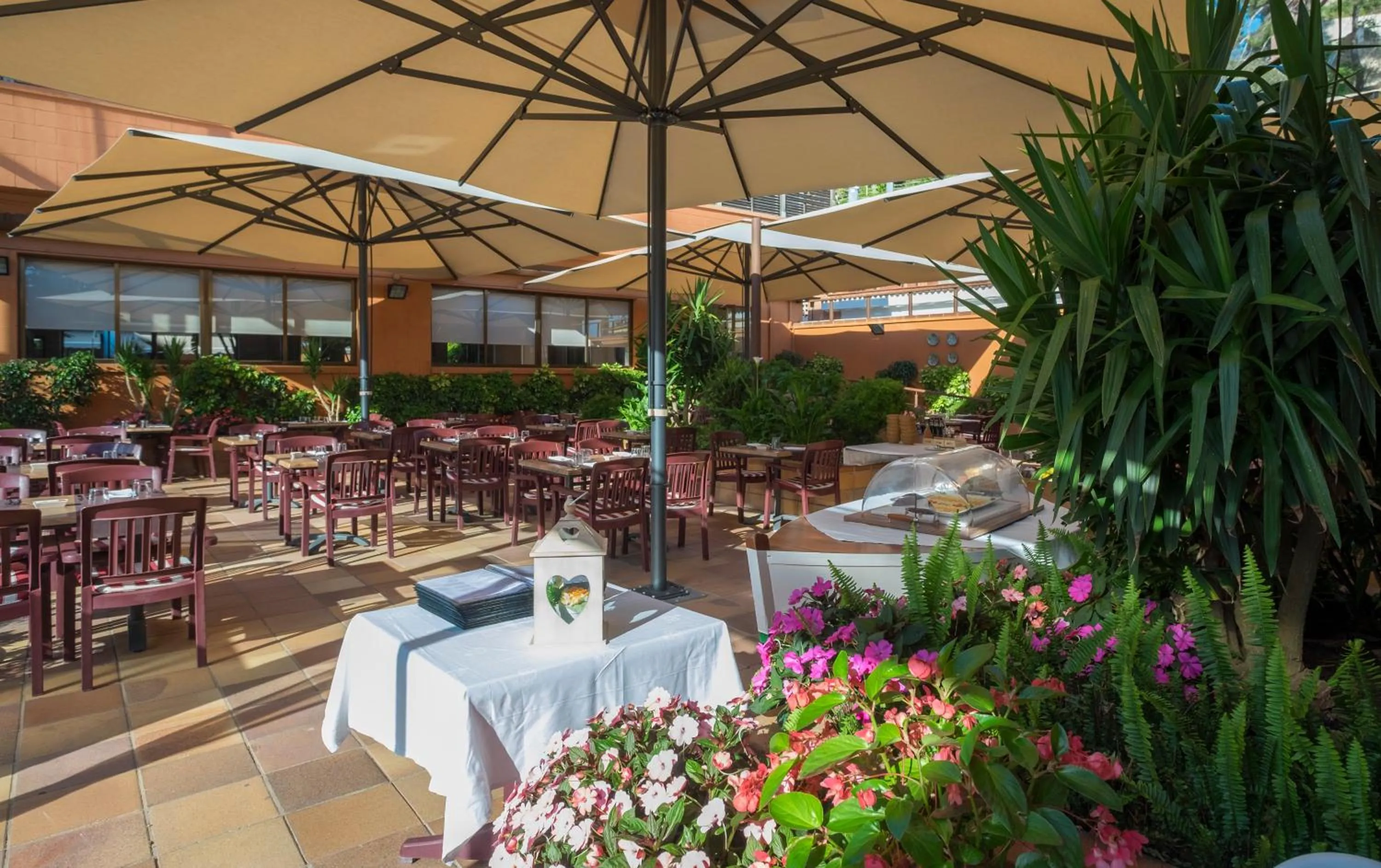 Restaurant/places to eat in Rosamar & Spa 4*s