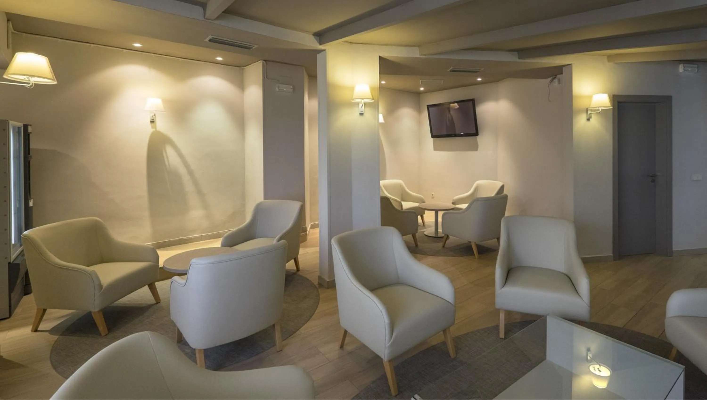 Communal lounge/ TV room in Hotel Rosamar Maxim 4*- Adults Only