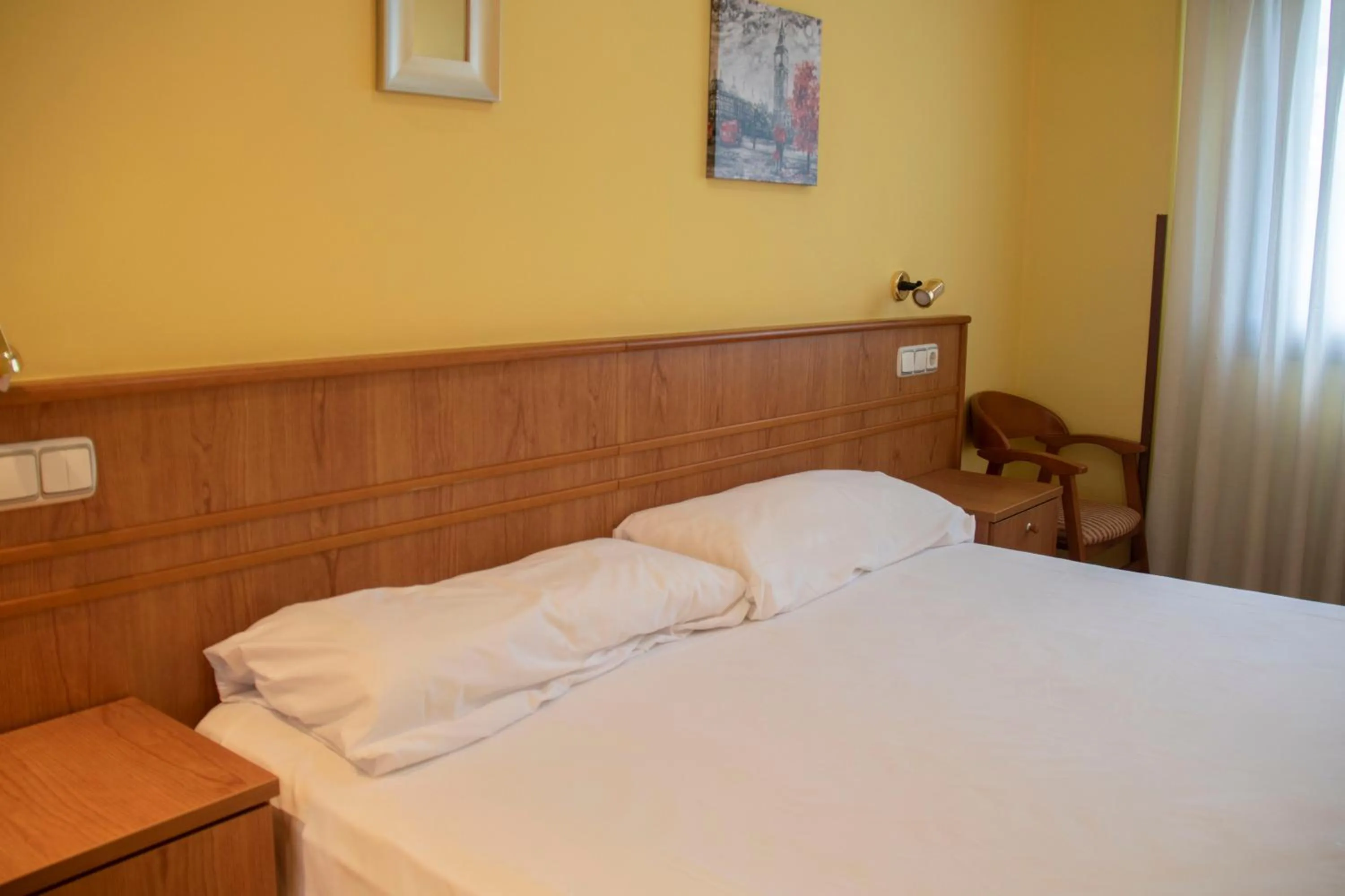 Bed in Hotel Alda Estación Oviedo