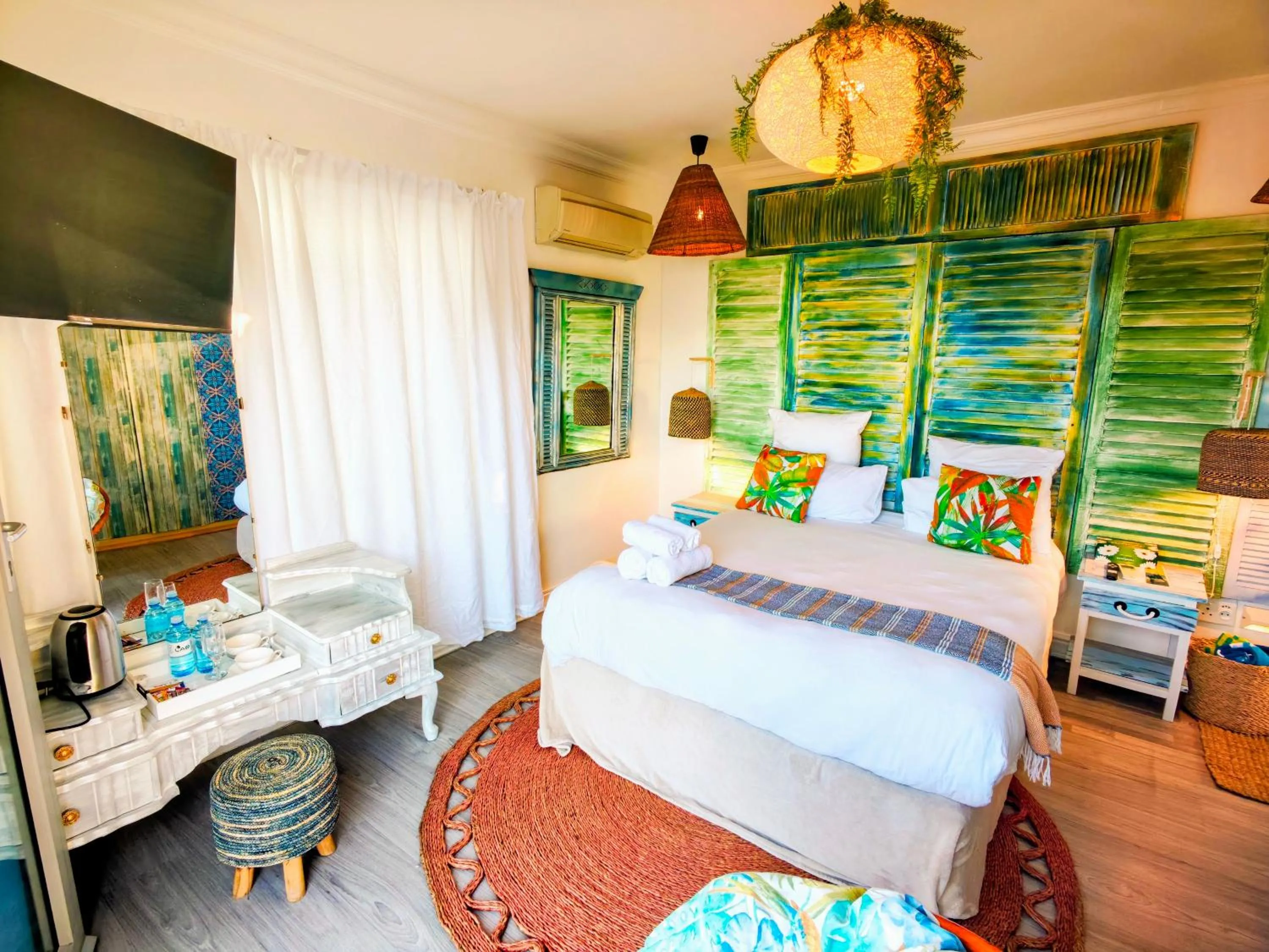 Photo of the whole room in Beachwood Camps Bay