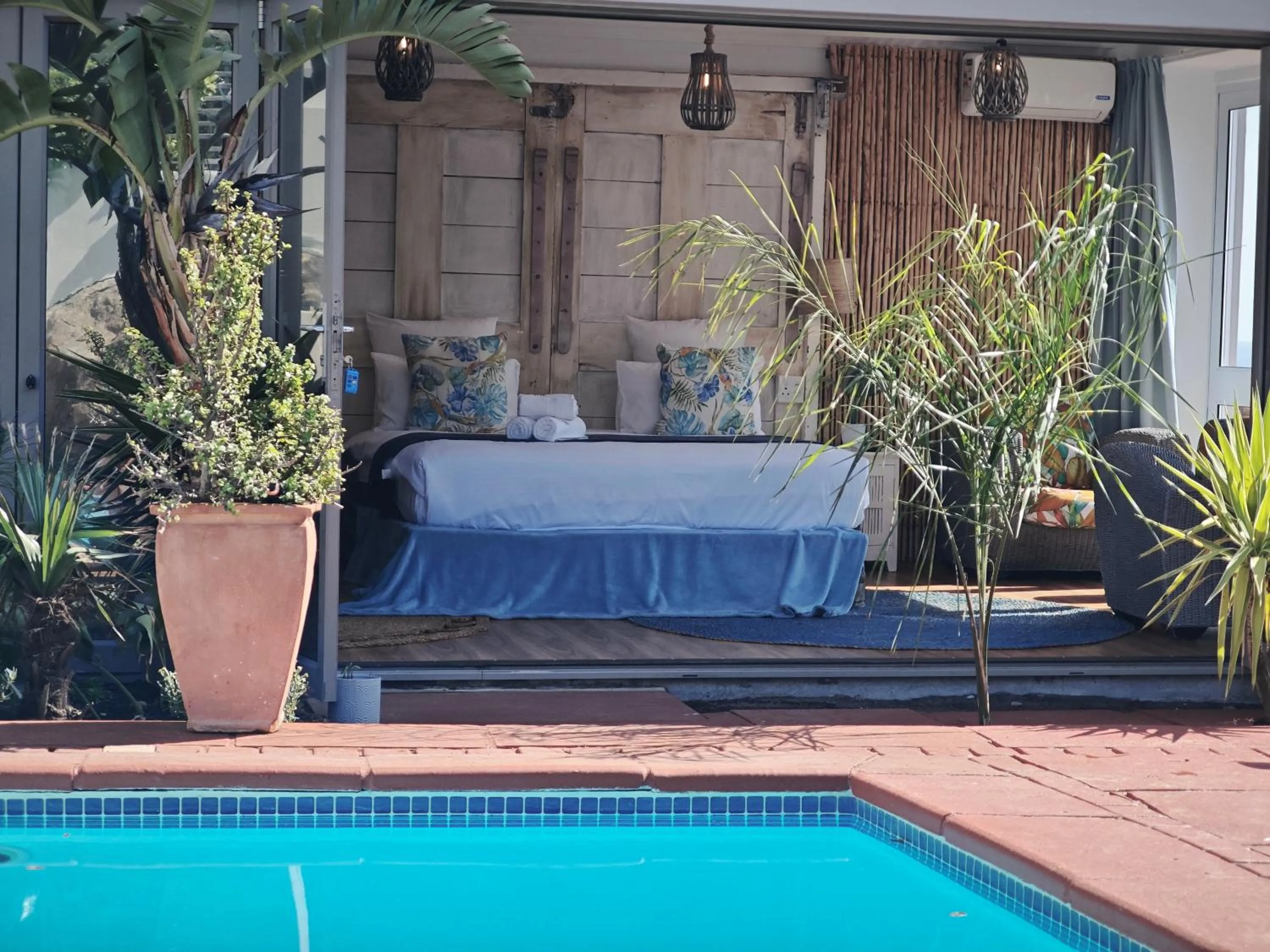 Pool view in Beachwood Camps Bay