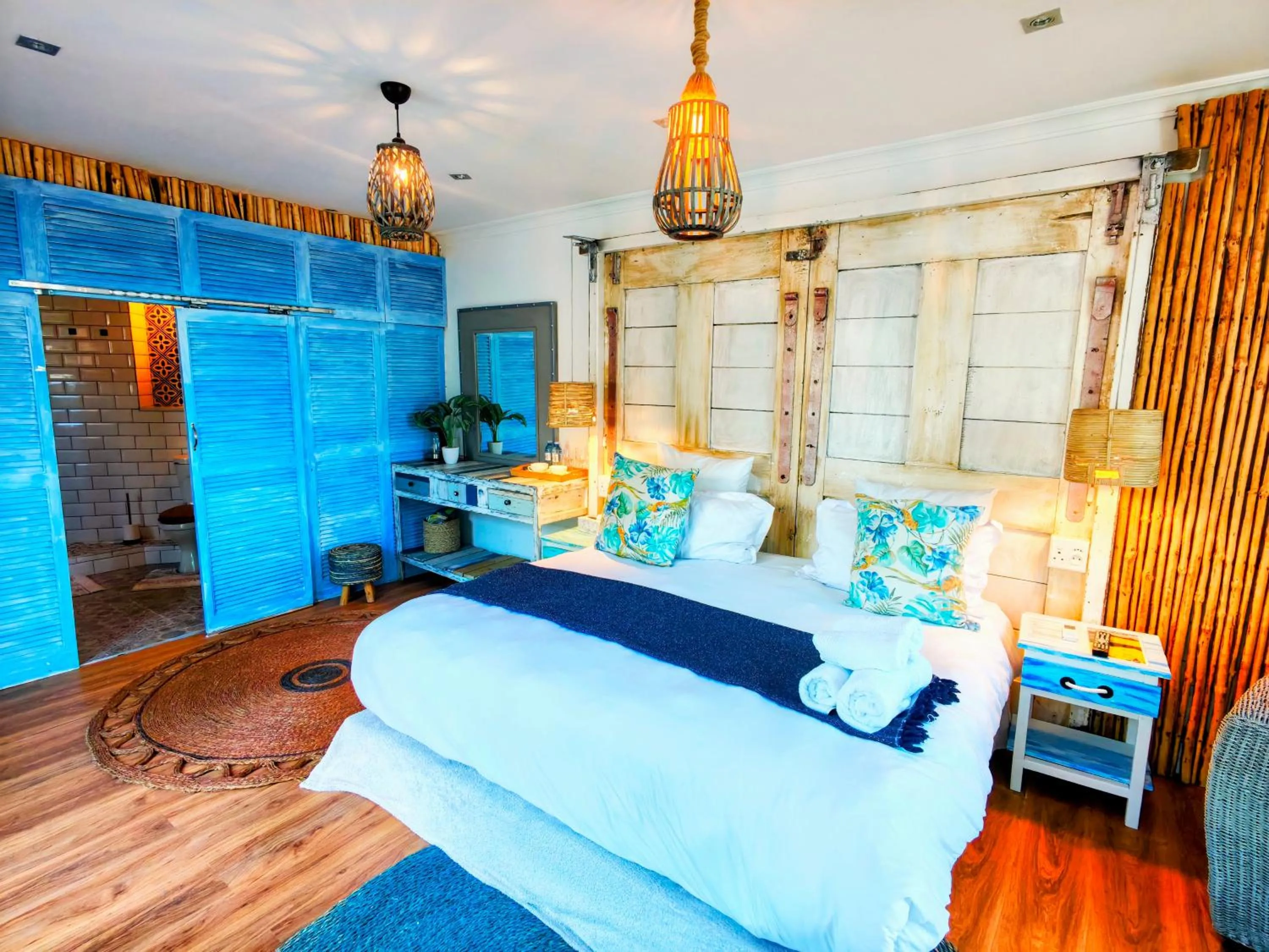 Photo of the whole room in Beachwood Camps Bay