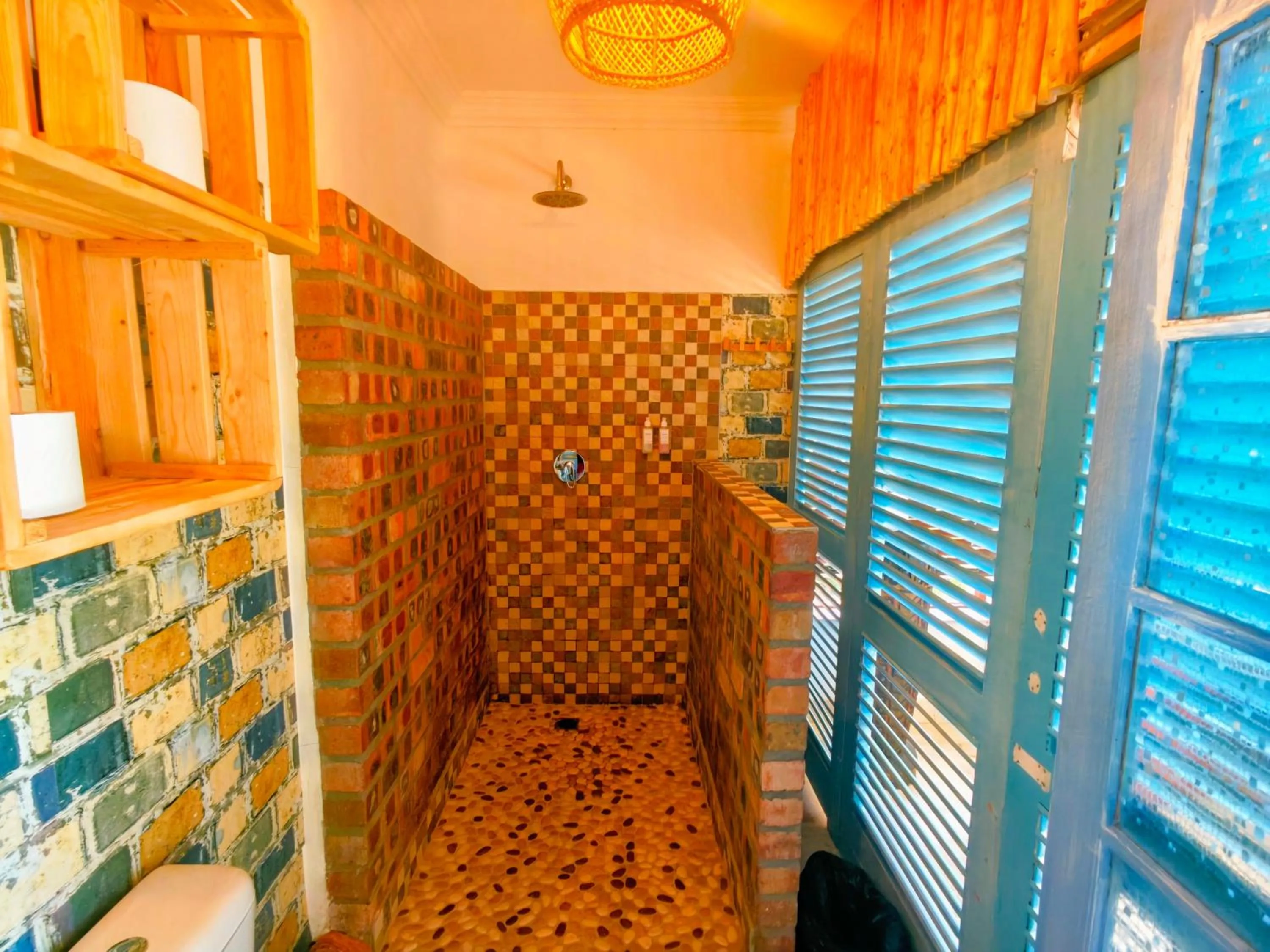 Shower in Beachwood Camps Bay