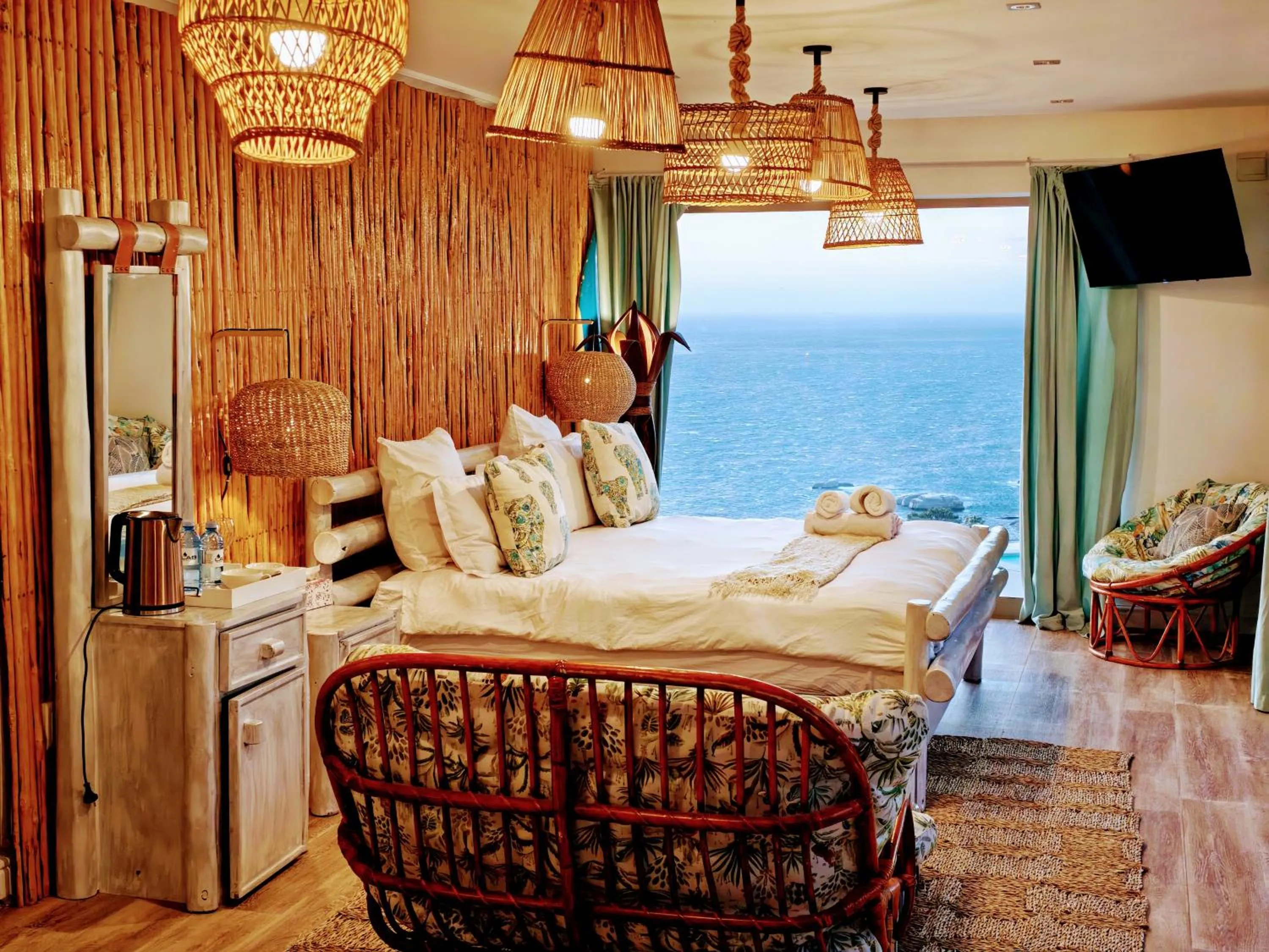 Photo of the whole room in Beachwood Camps Bay