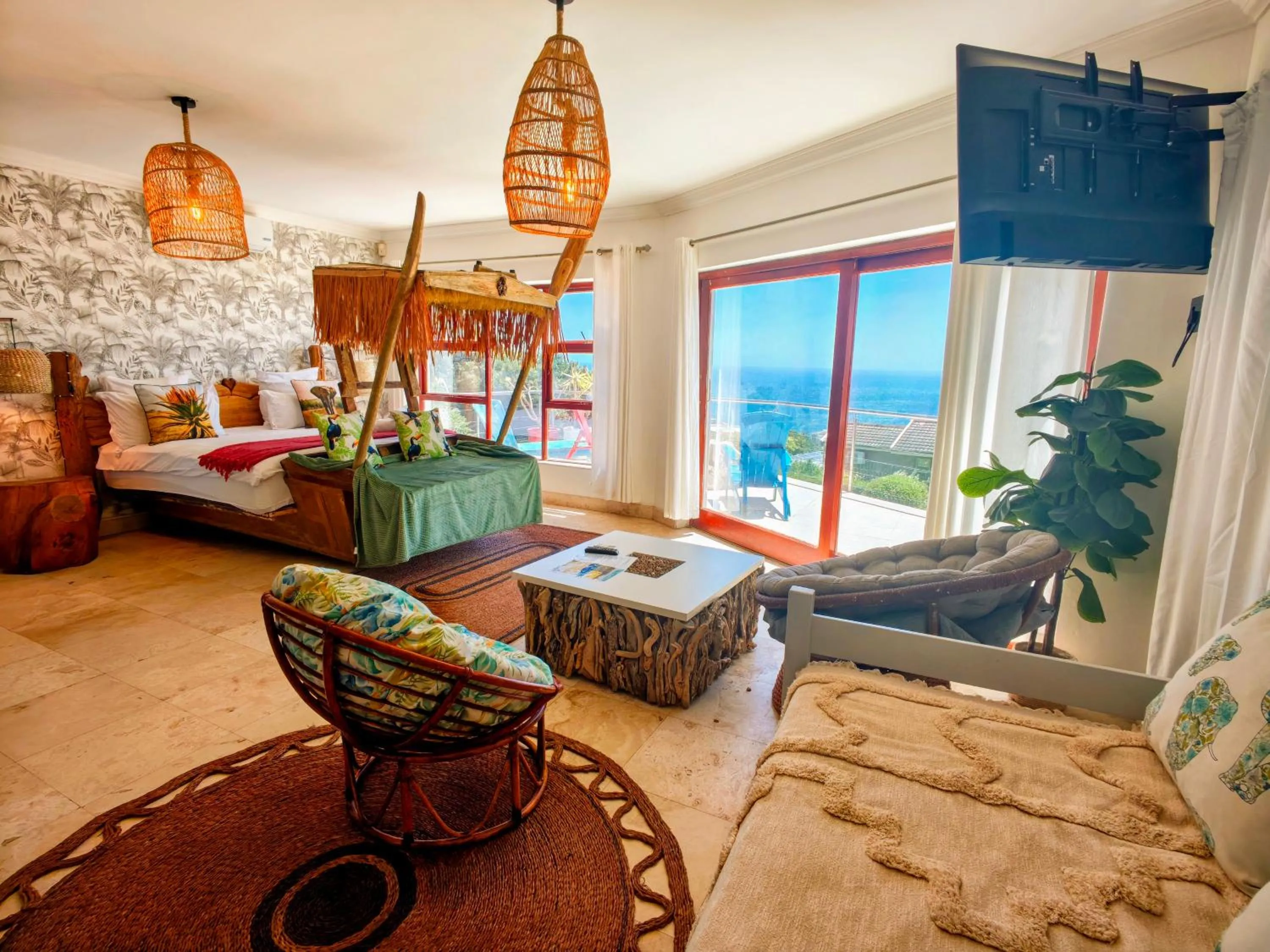 Bed in Beachwood Camps Bay
