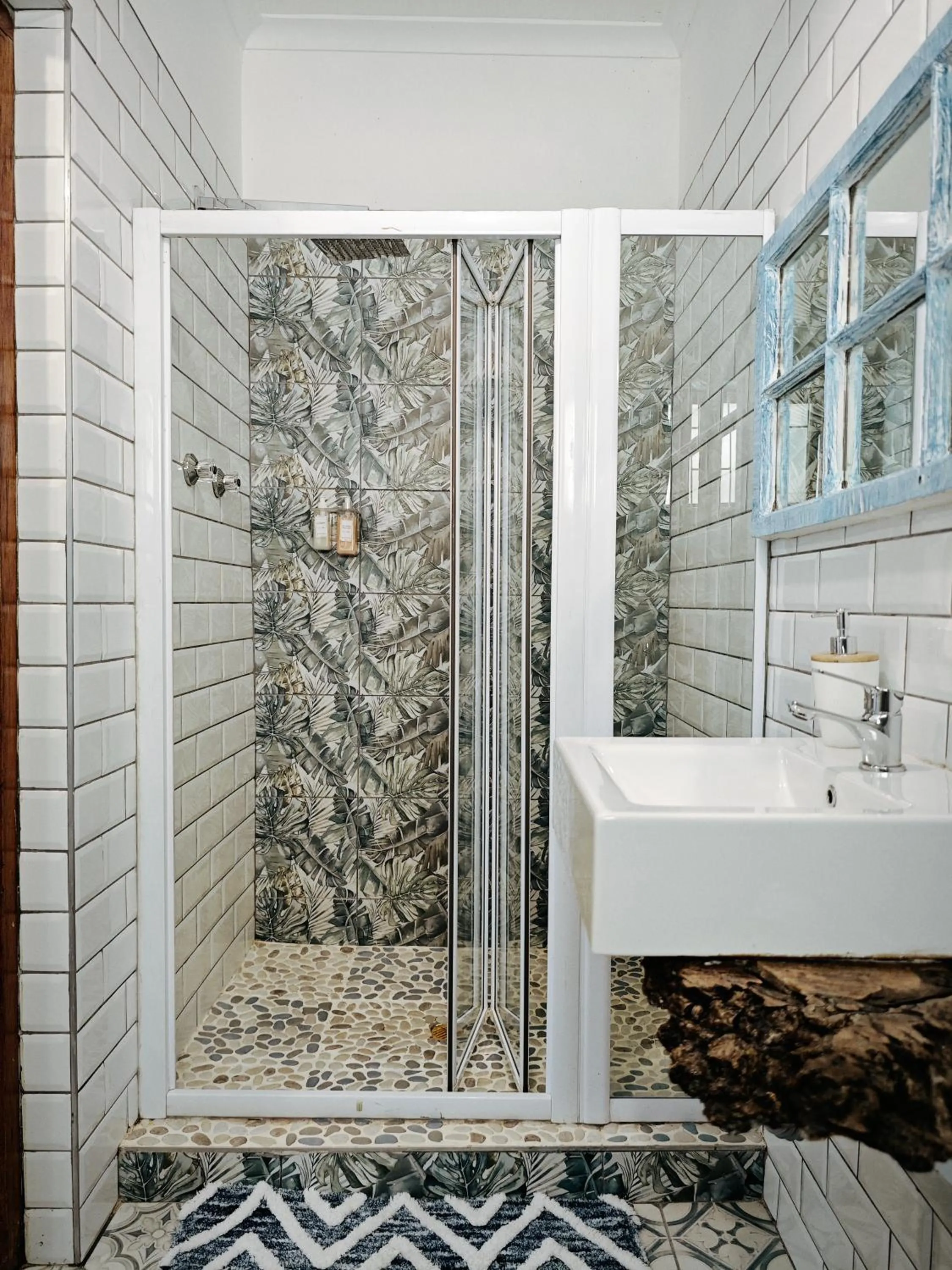 Bathroom in Beachwood Camps Bay