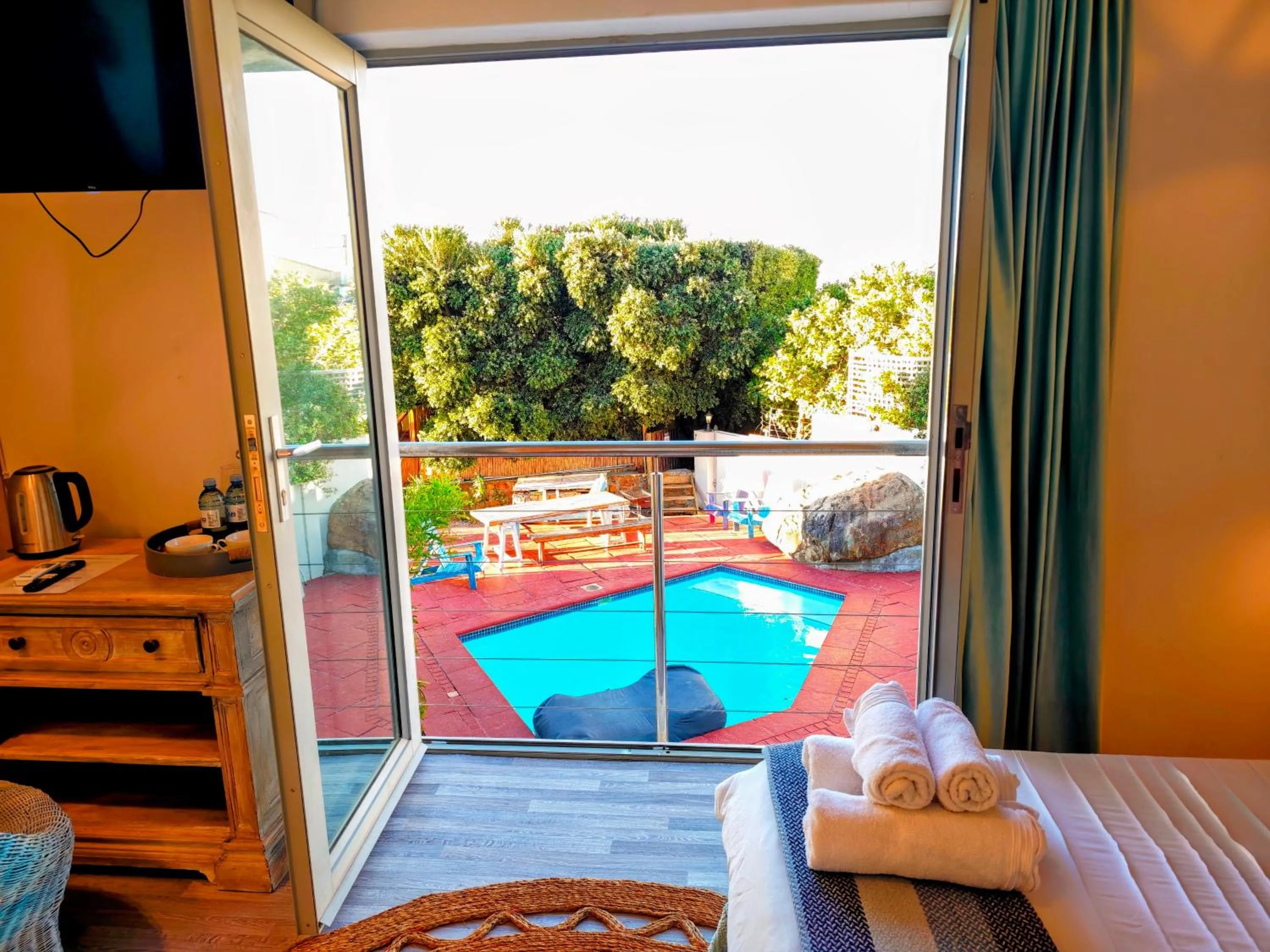 Bed in Beachwood Camps Bay