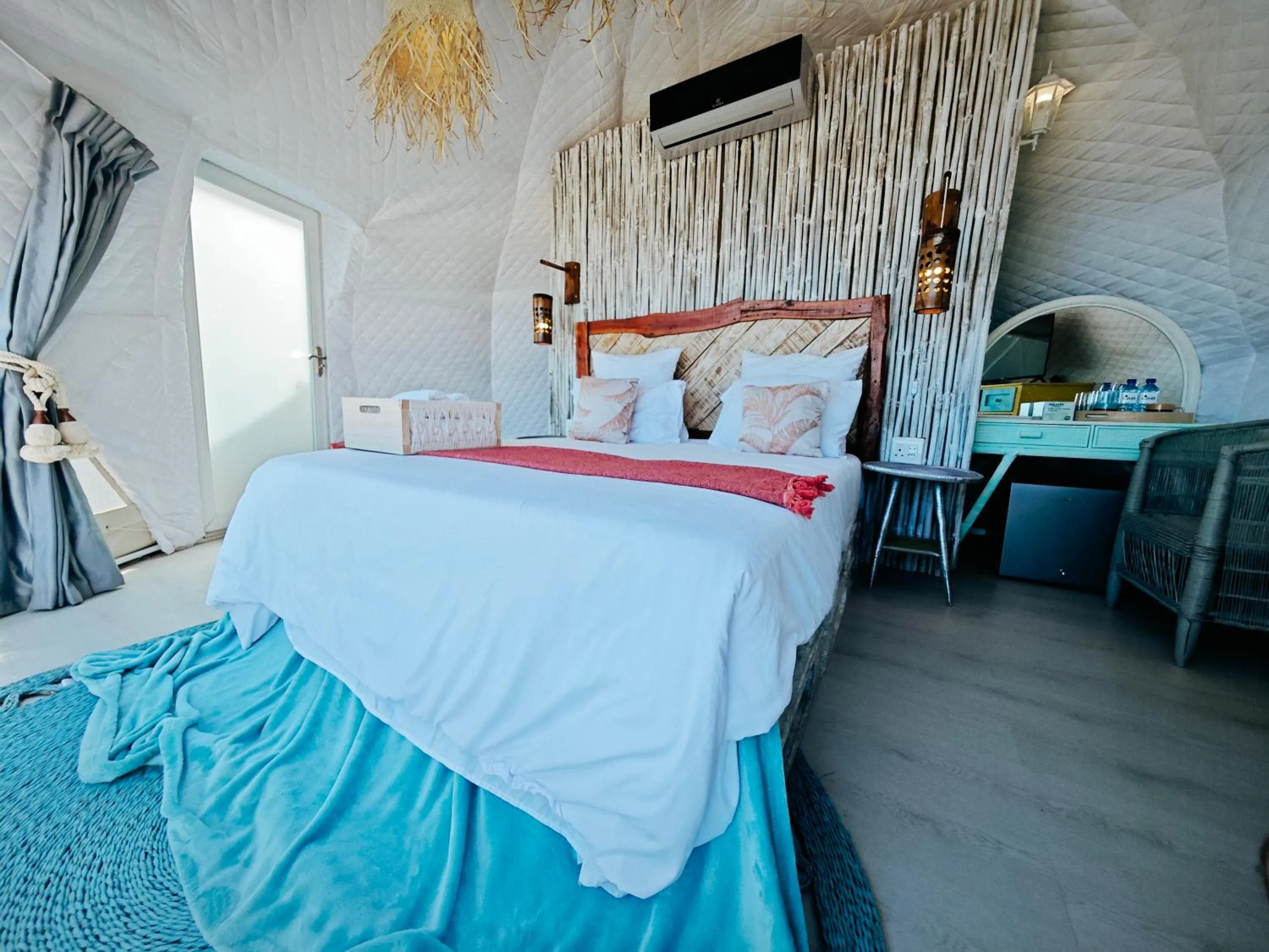 Photo of the whole room in Beachwood Camps Bay