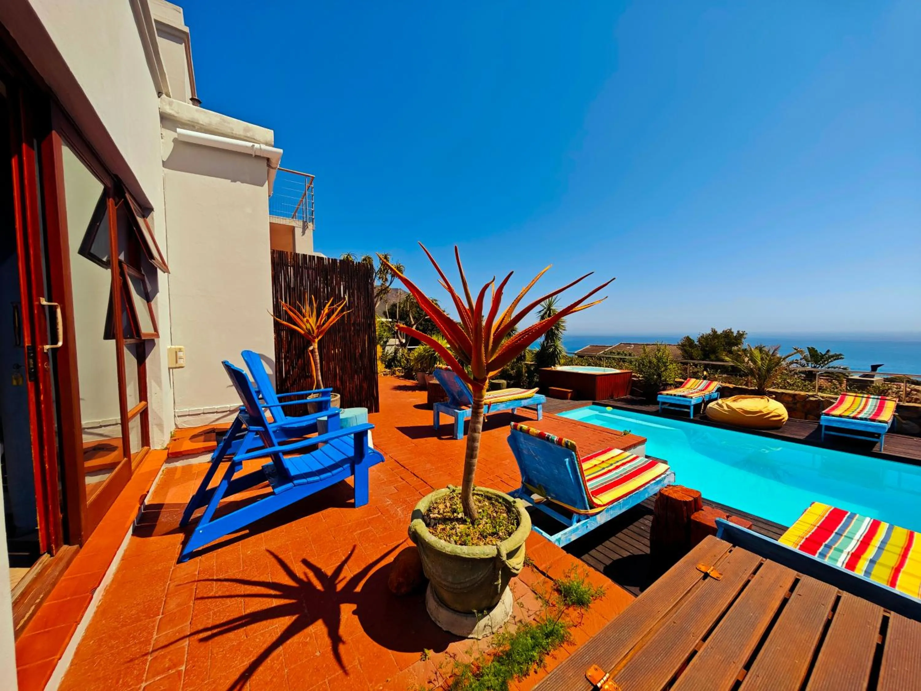 Pool view in Beachwood Camps Bay