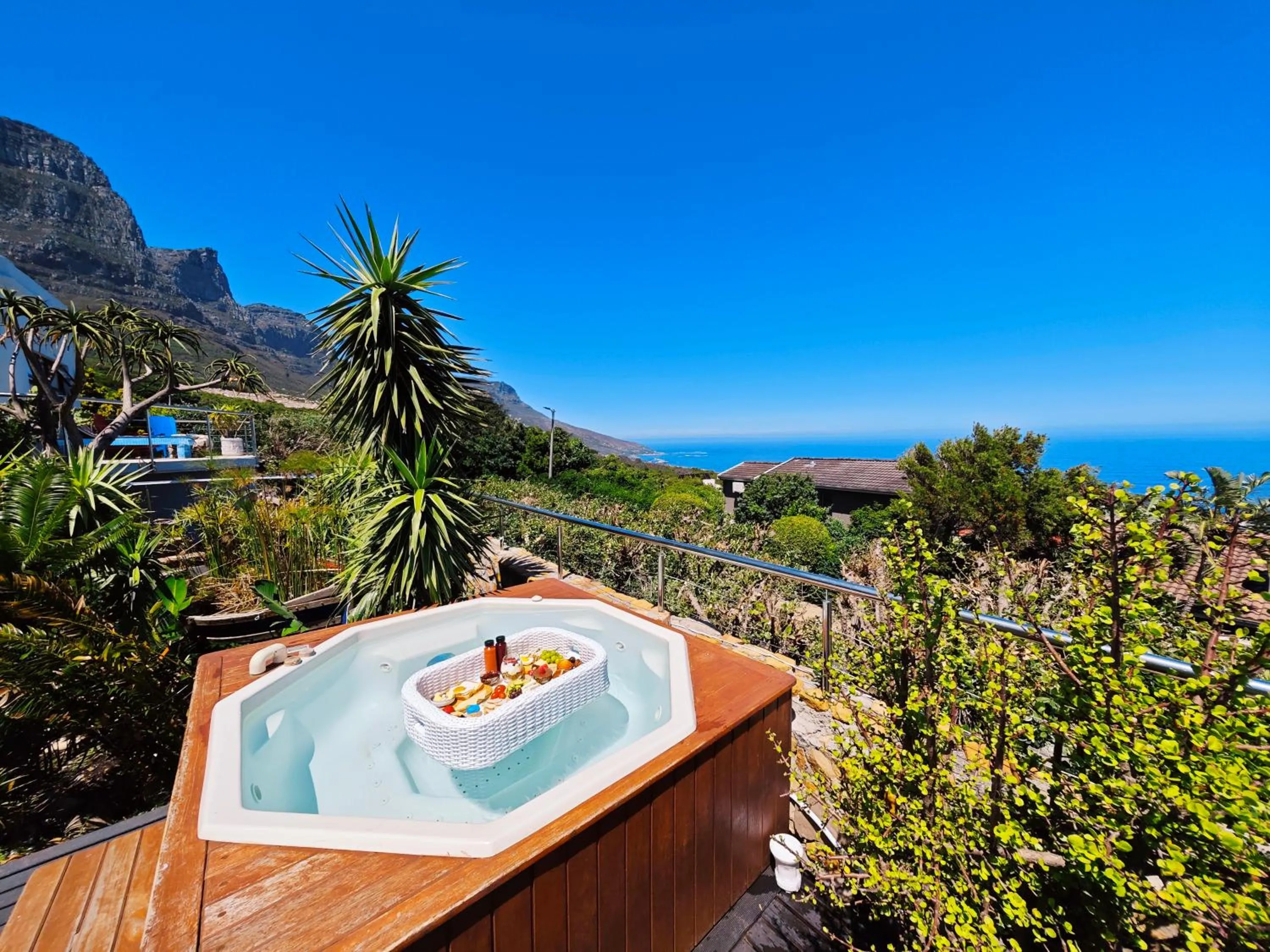 Day in Beachwood Camps Bay