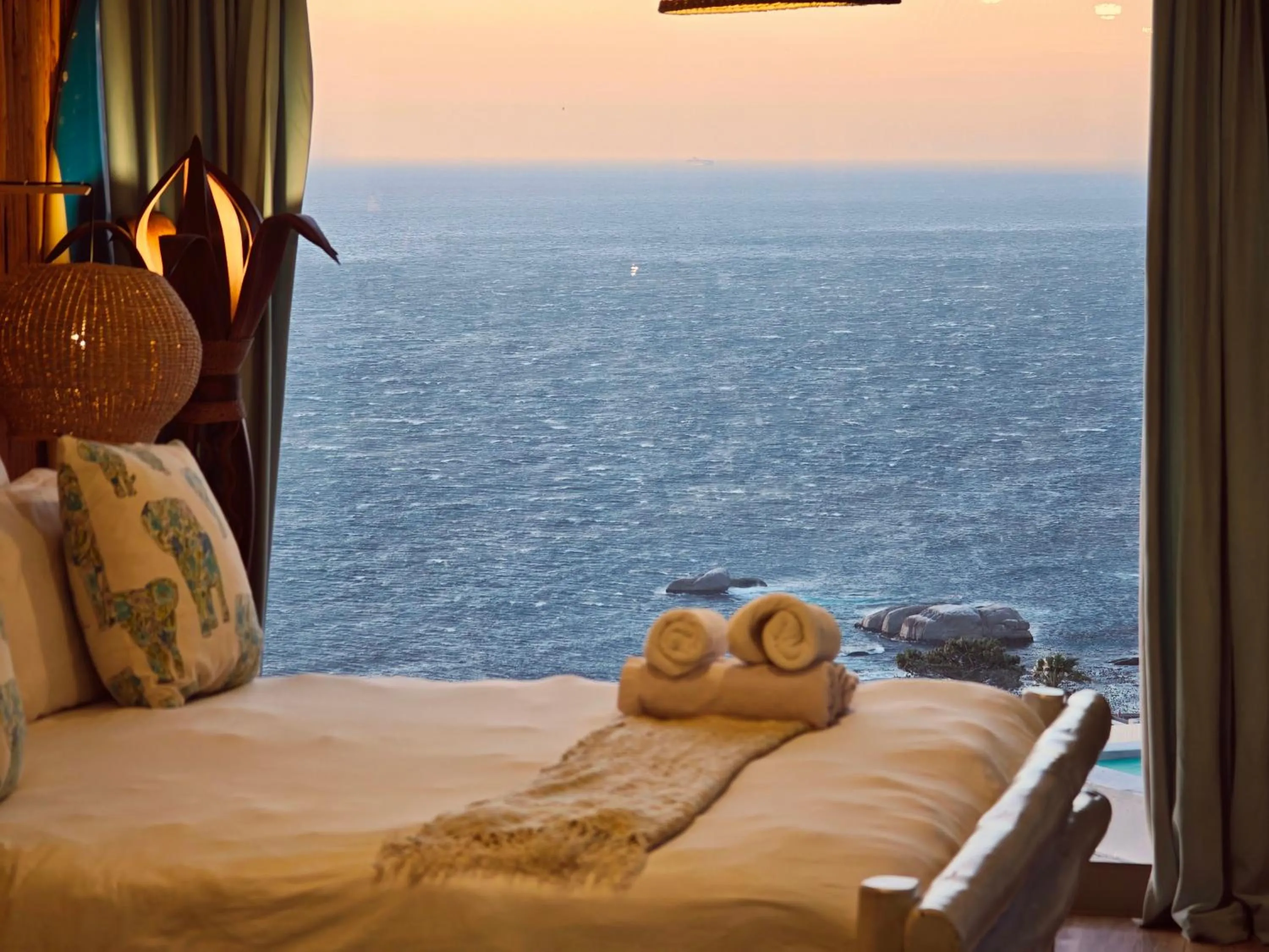 Photo of the whole room in Beachwood Camps Bay
