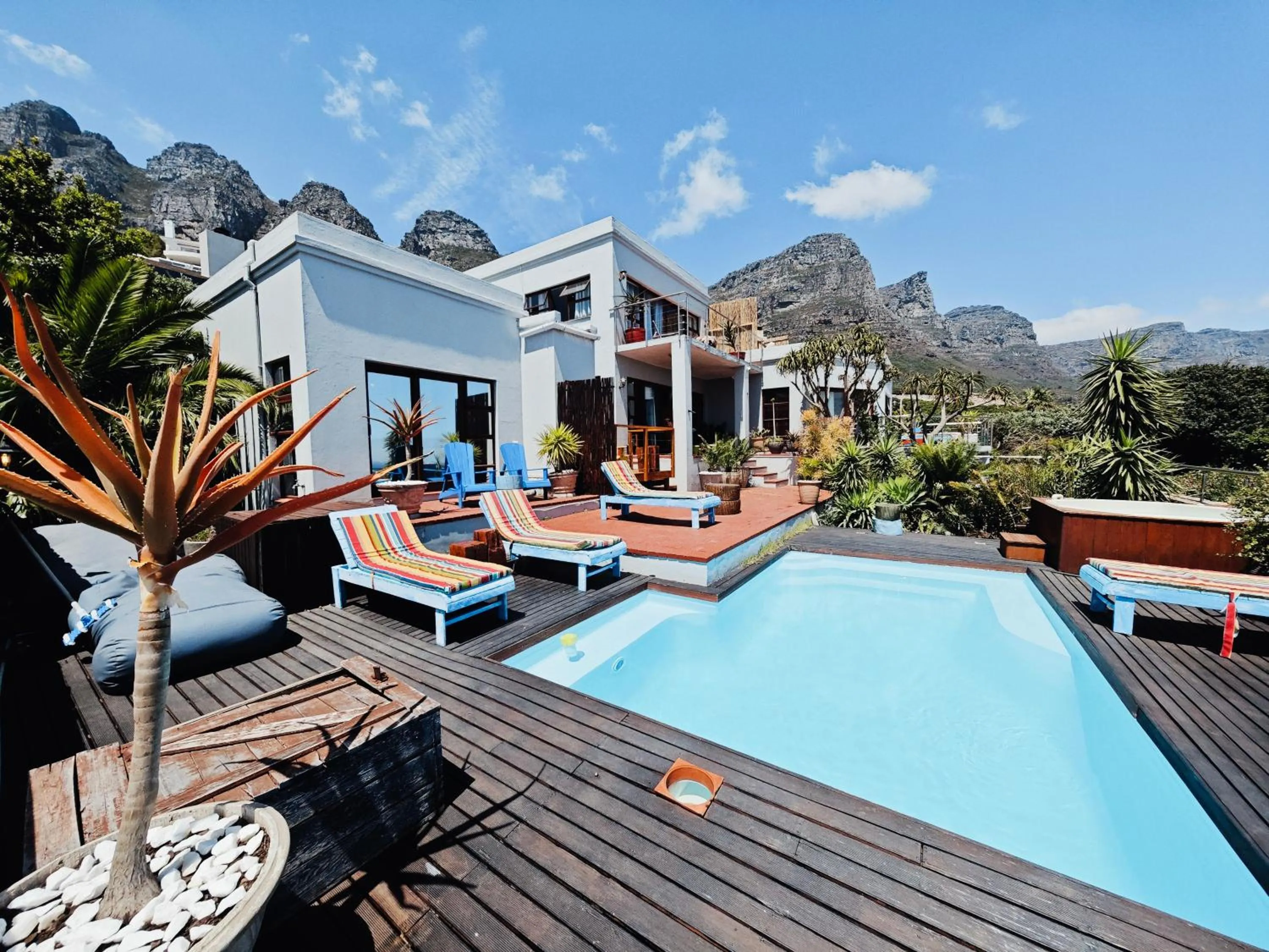 Swimming pool in Beachwood Camps Bay