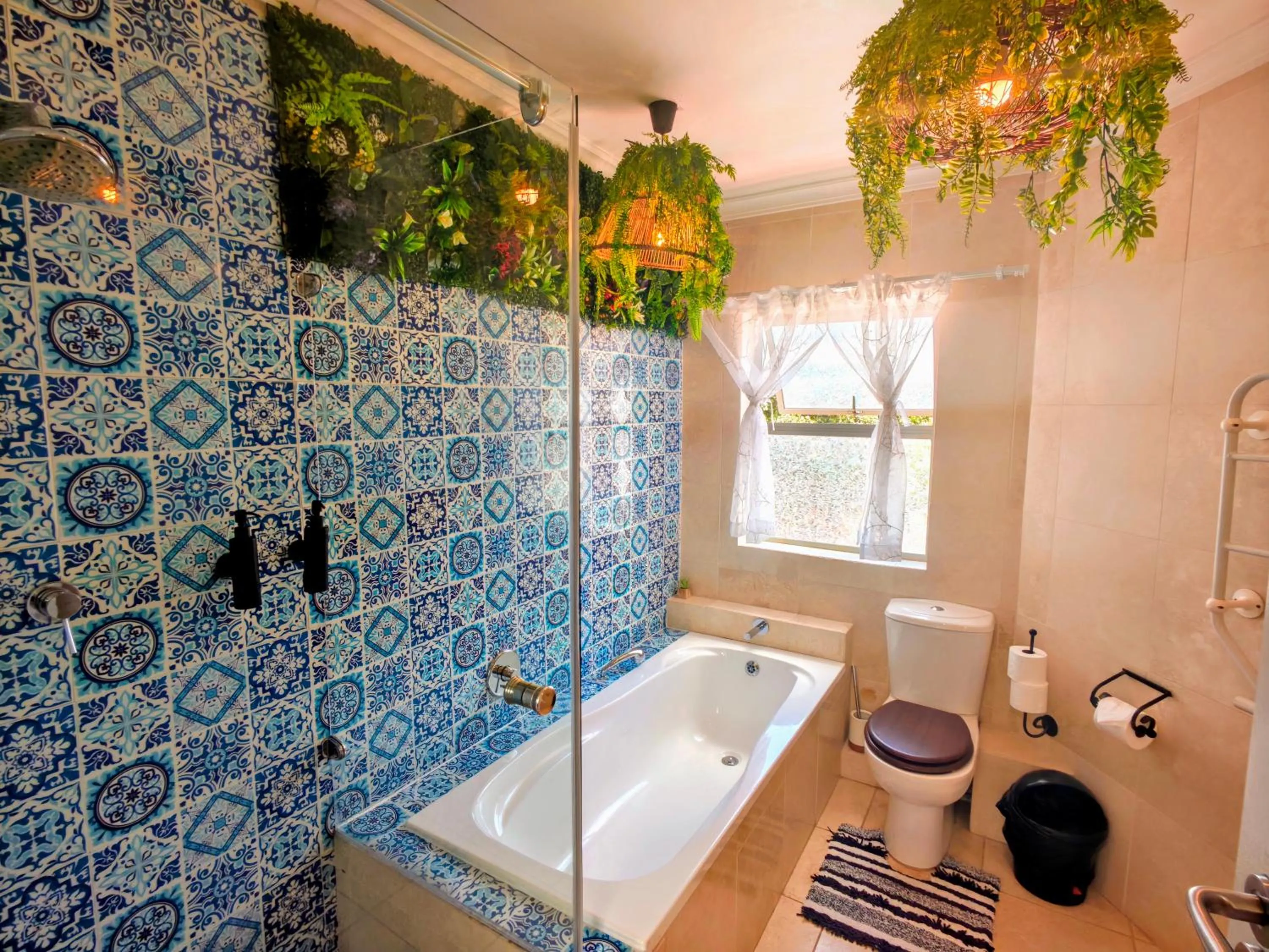 Shower in Beachwood Camps Bay